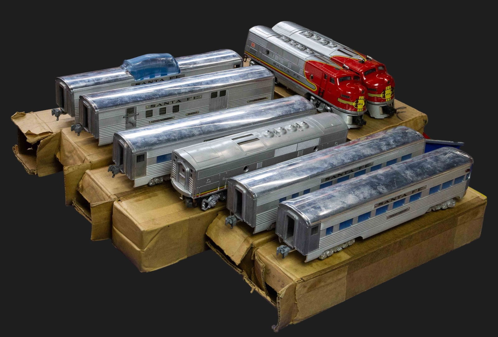 Vintage O Scale Trains inc. Lionel Santa Fe Engine (1 of 9)