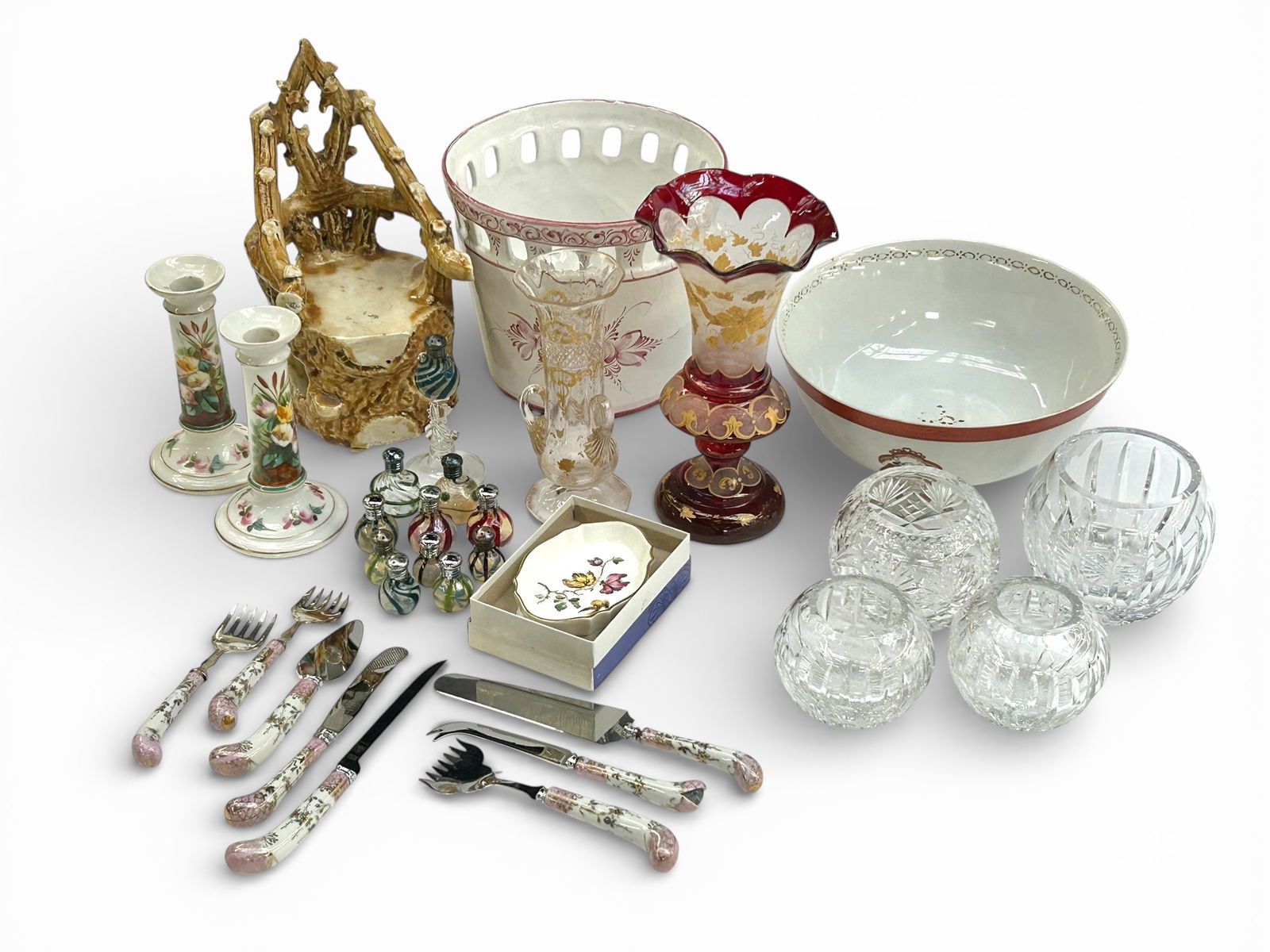 Lot: Art Glass Salt Shakers, Wedgwood, etc.: This lot is made up of an assortment of items, including the following: a Wedgwood porcelain trinket dish (box included), several art glass salt and pepper shakers, an English Prill flatware set with