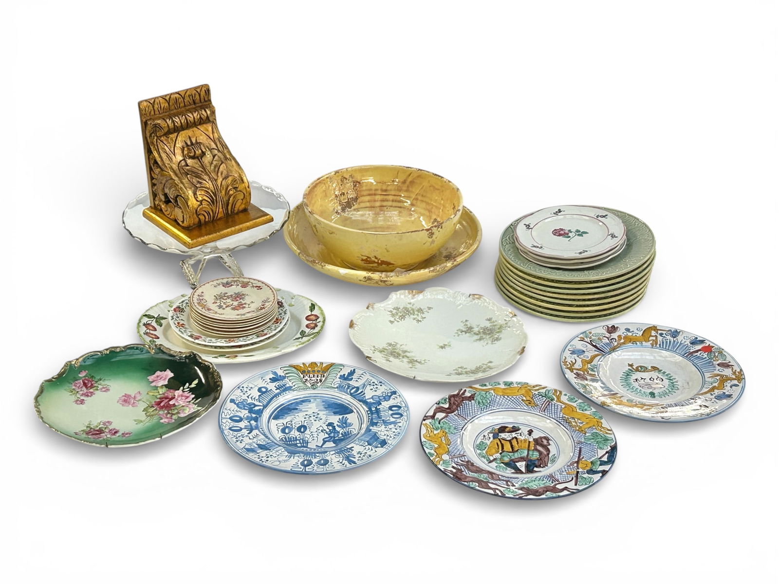 Lot: Italian Pottery, Assorted Dishes, Corbel. (1 of 15)