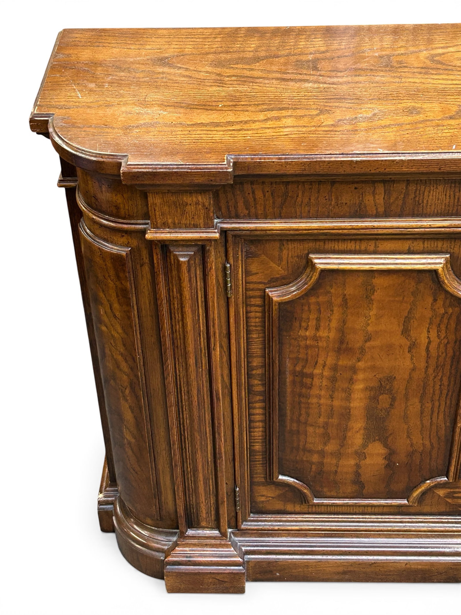 Henredon Oak Sideboard. - 4