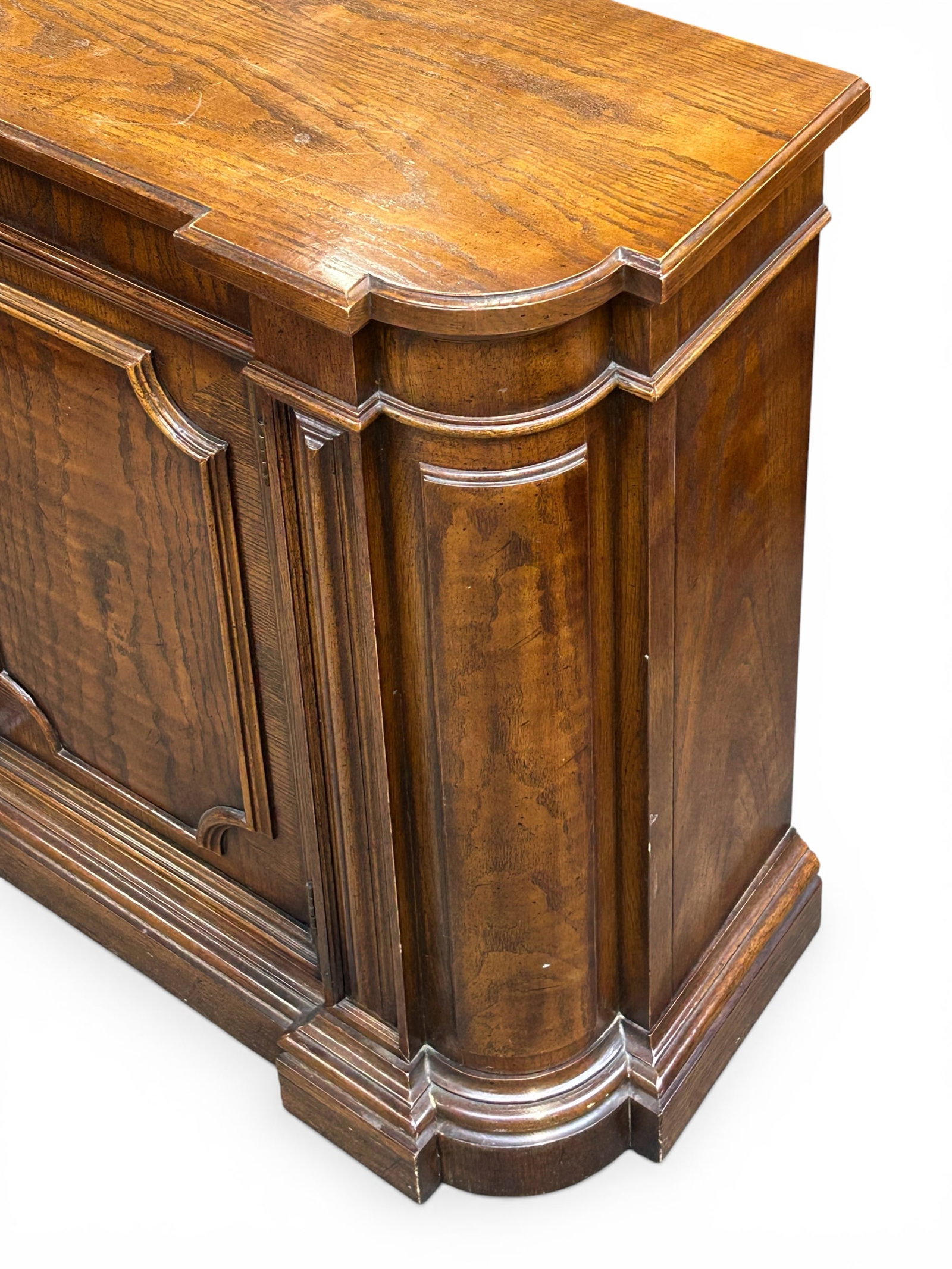 Henredon Oak Sideboard. - 5