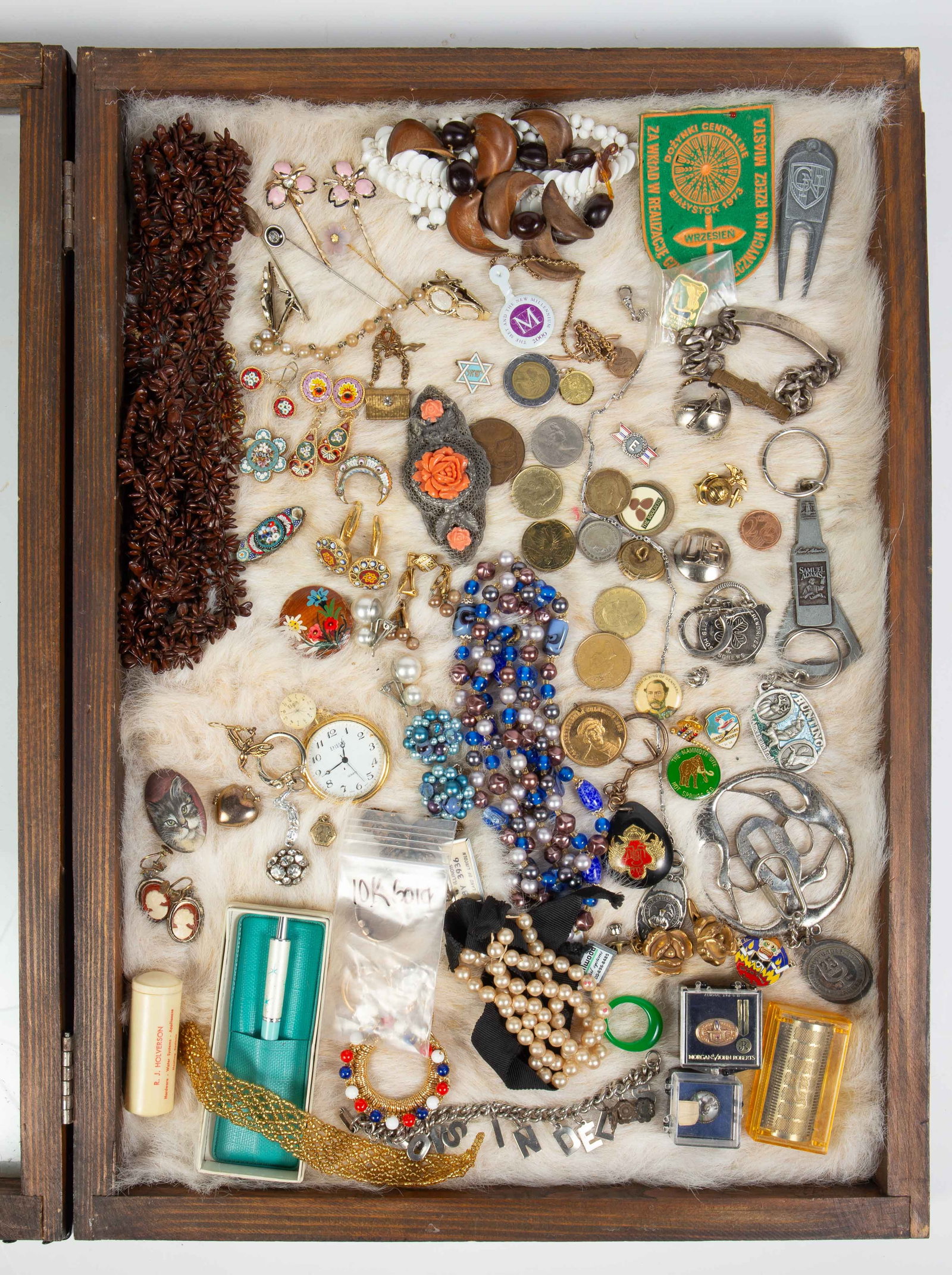 Most. Costume Jewelry - Antique, Military, 10K Pin (1 of 7)