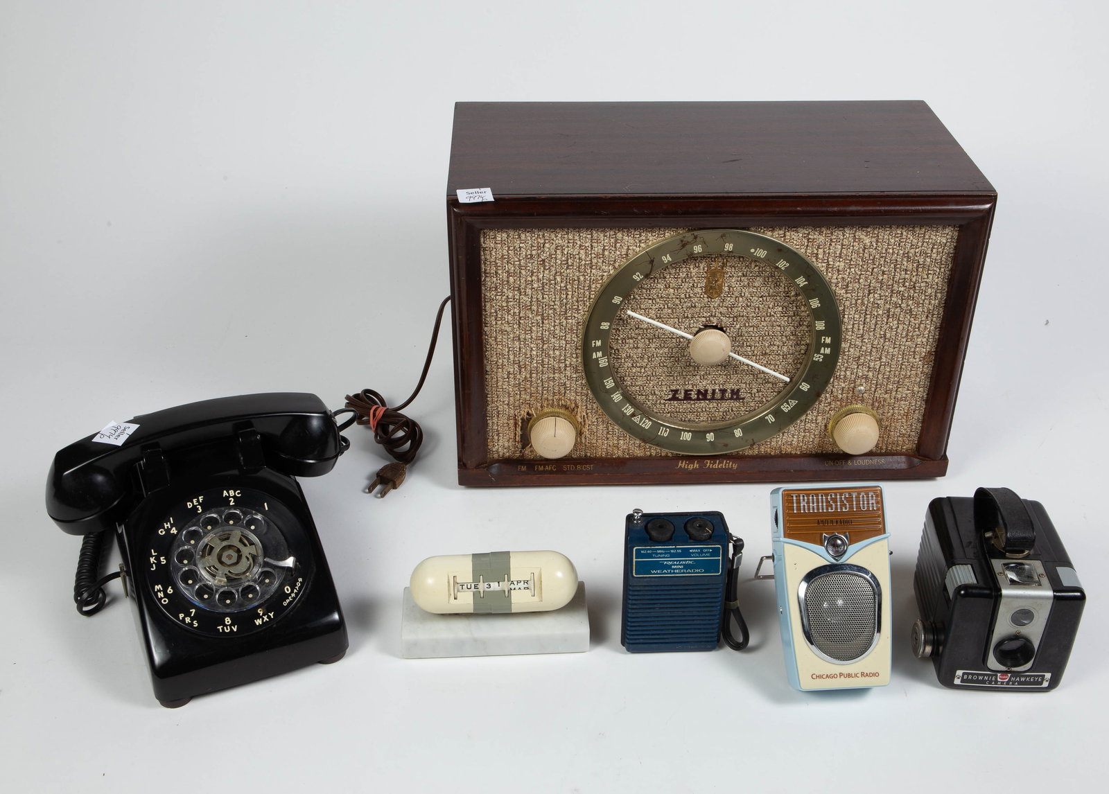 Lot: Vintage Transistor Radios, Telephone, etc. (1 of 11)