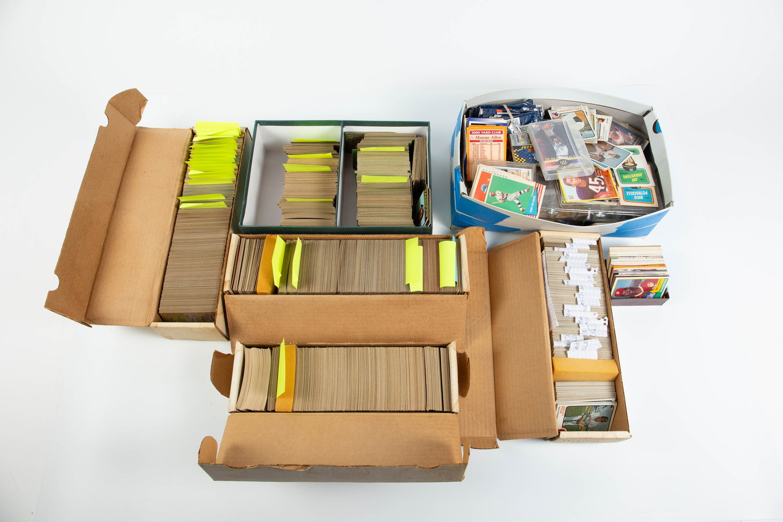 Large Lot of Mostly Common Sports Cards, Some Old. (1 of 8)