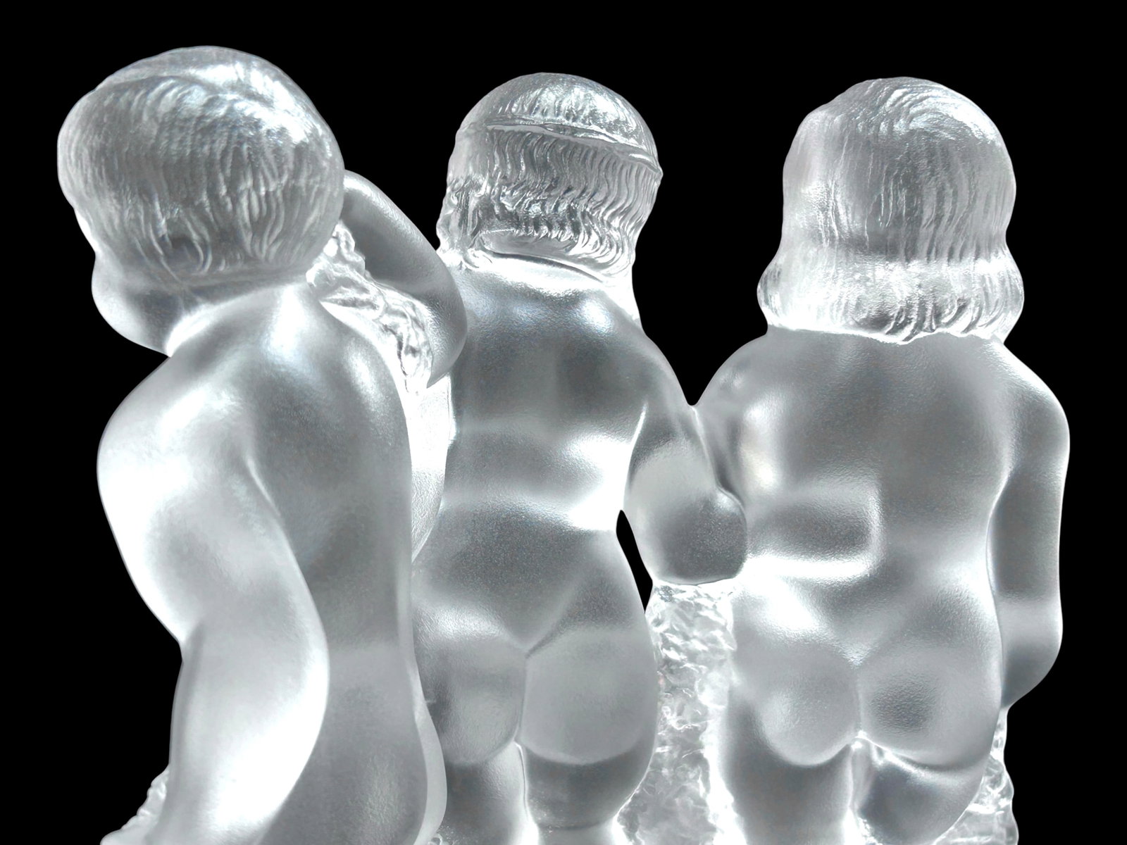 Lalique France "Luxembourg" Frosted Sculpture. - 10