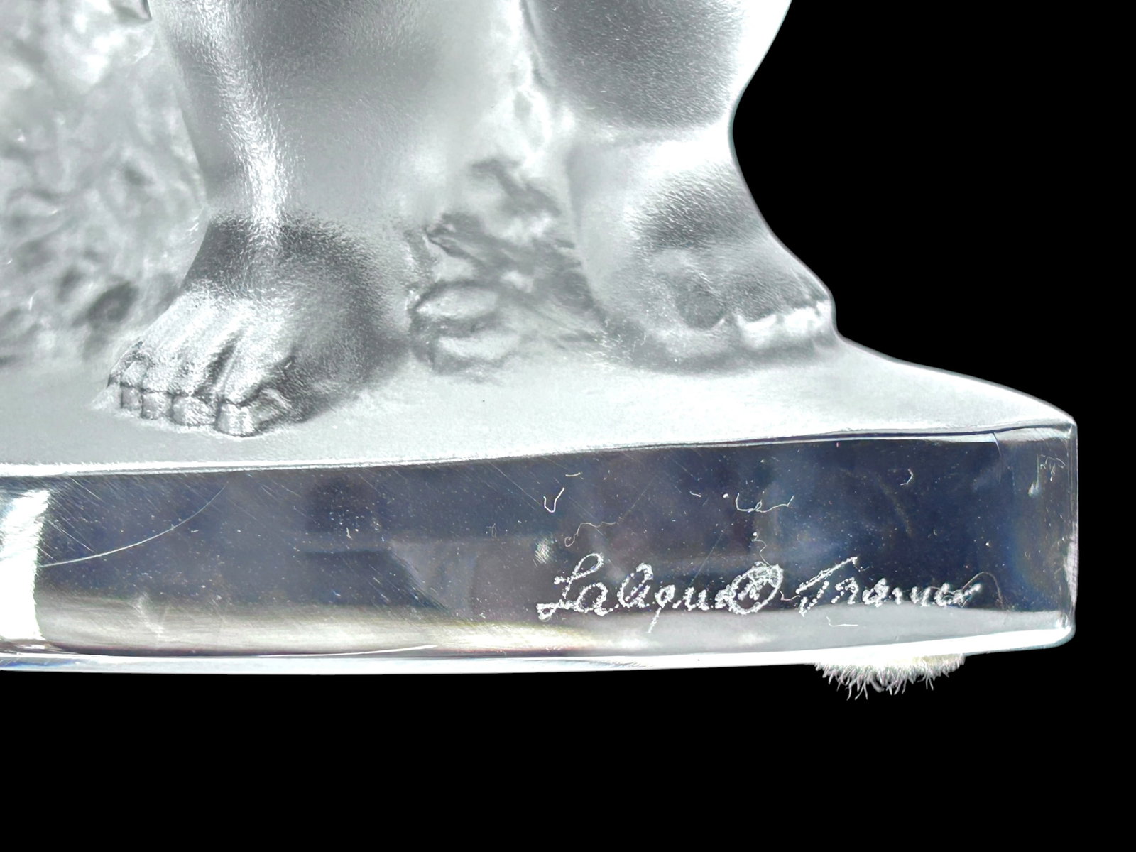 Lalique France "Luxembourg" Frosted Sculpture. - 15