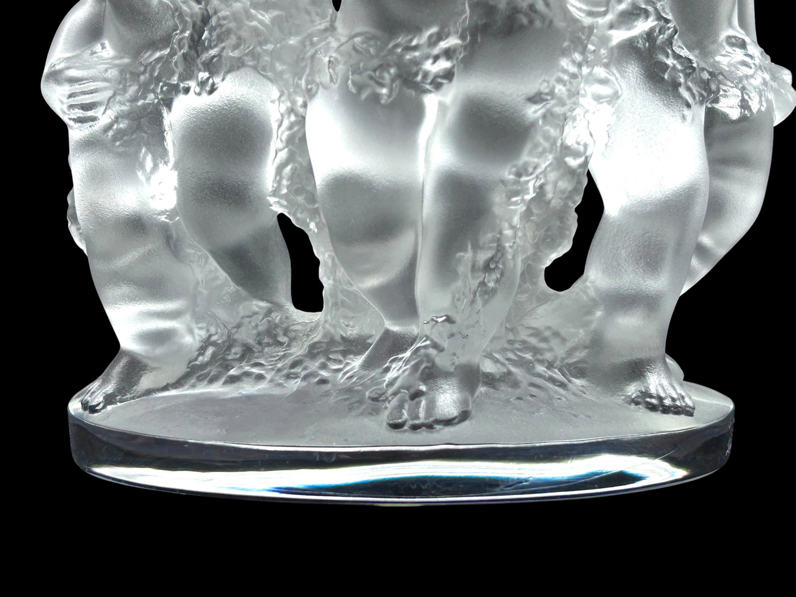 Lalique France "Luxembourg" Frosted Sculpture. - 2