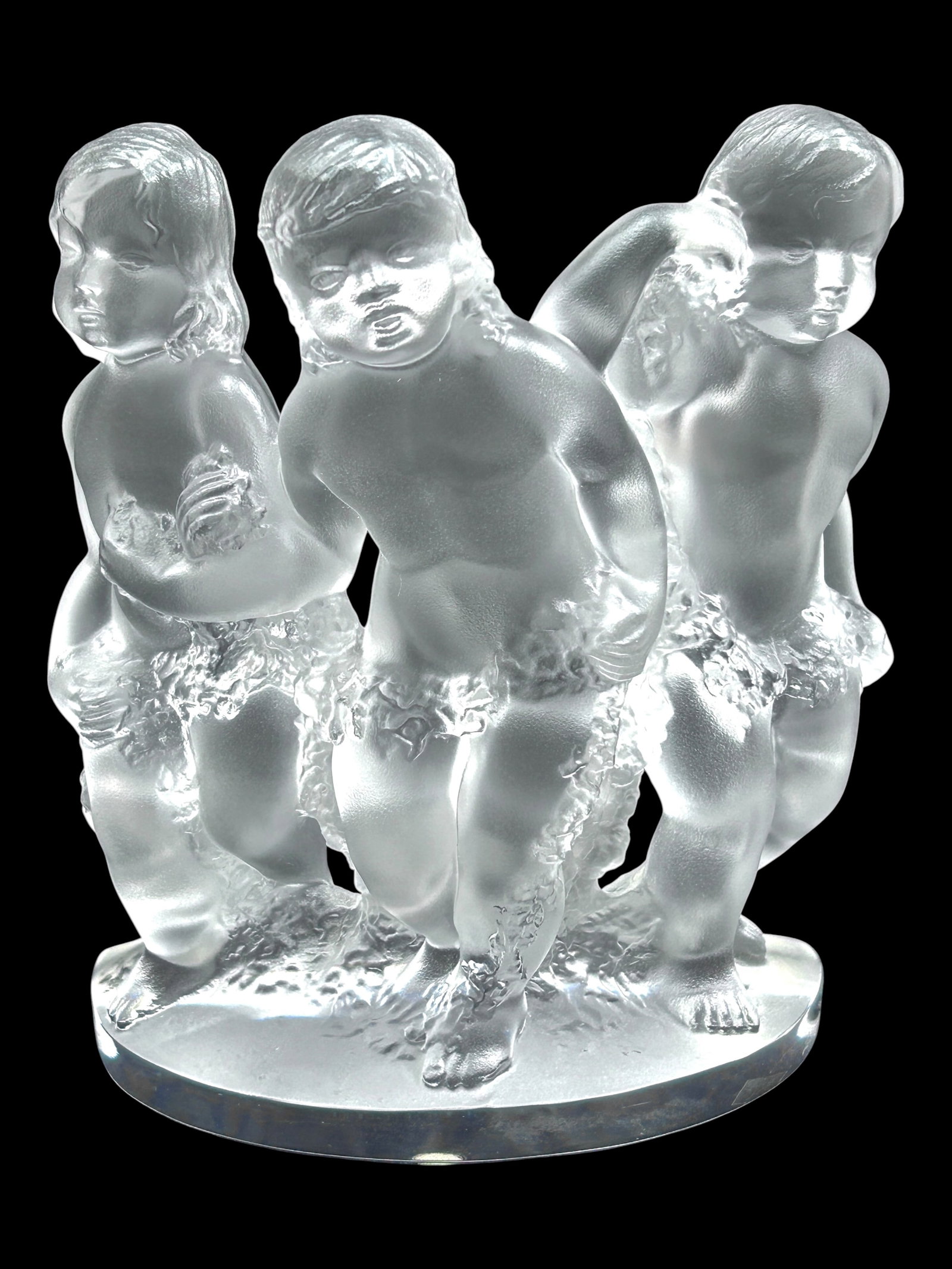 Lalique France "Luxembourg" Frosted Sculpture. - 4