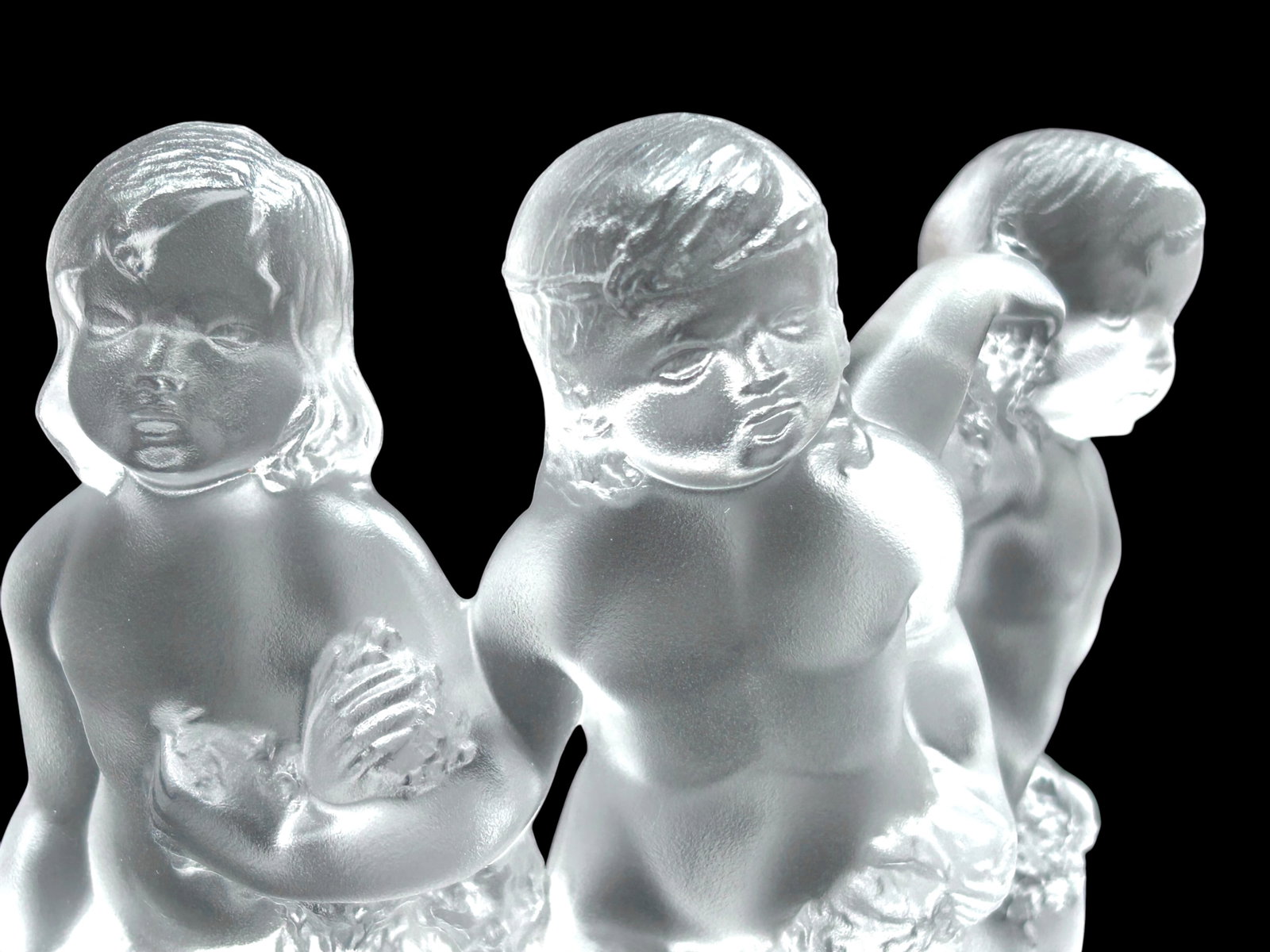 Lalique France "Luxembourg" Frosted Sculpture. - 5