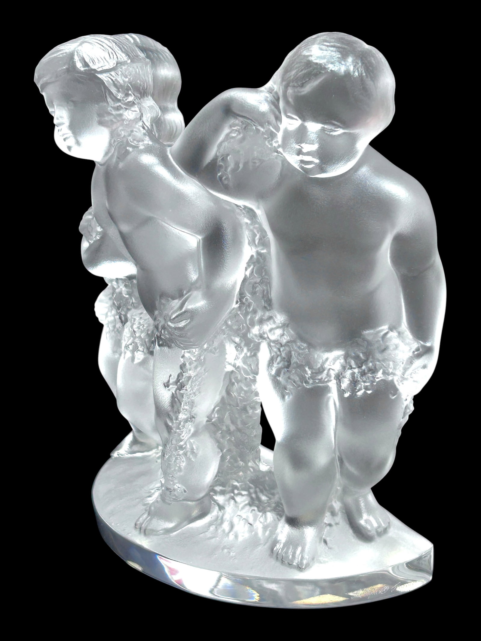 Lalique France "Luxembourg" Frosted Sculpture. - 6