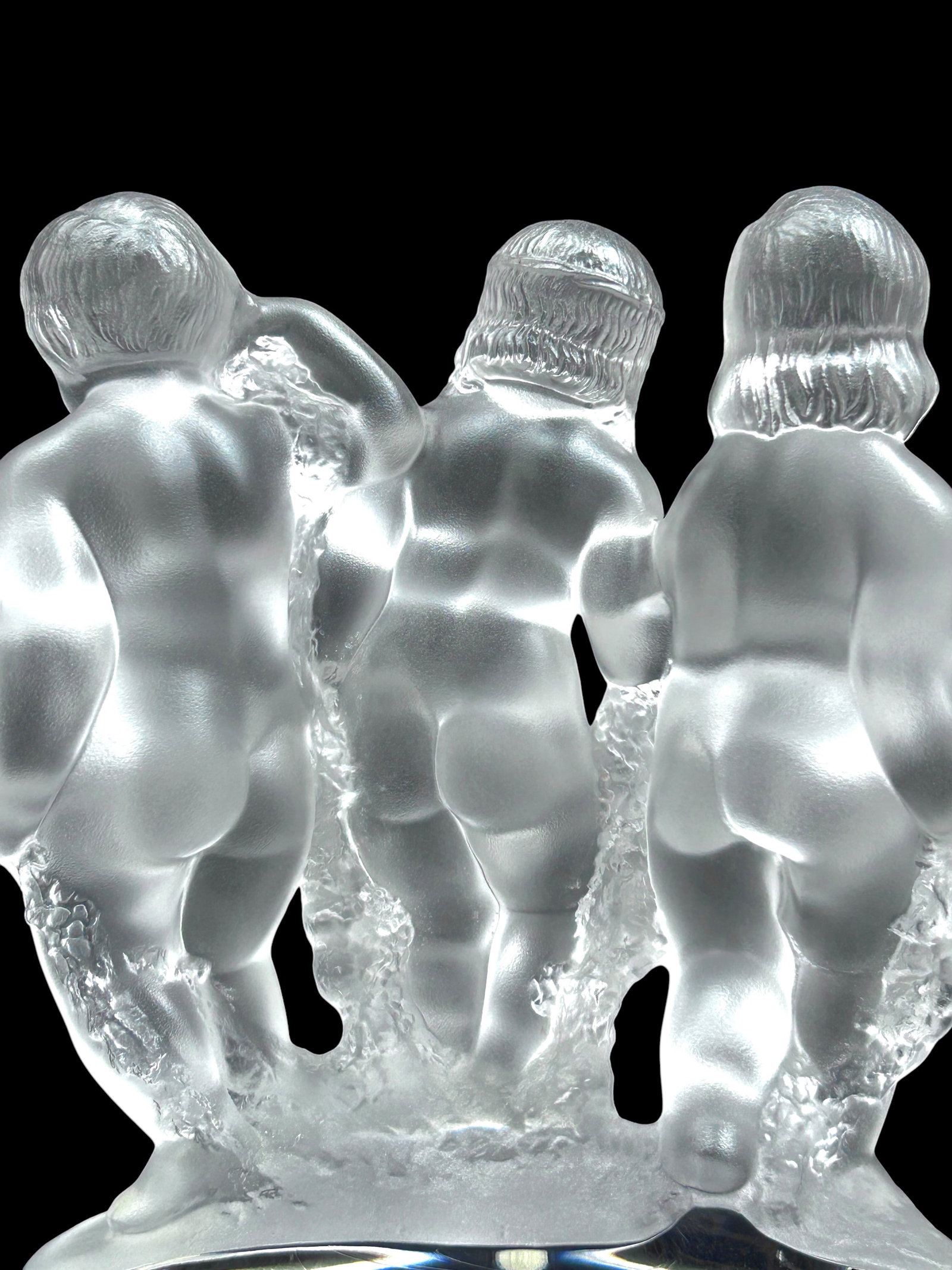 Lalique France "Luxembourg" Frosted Sculpture. - 8