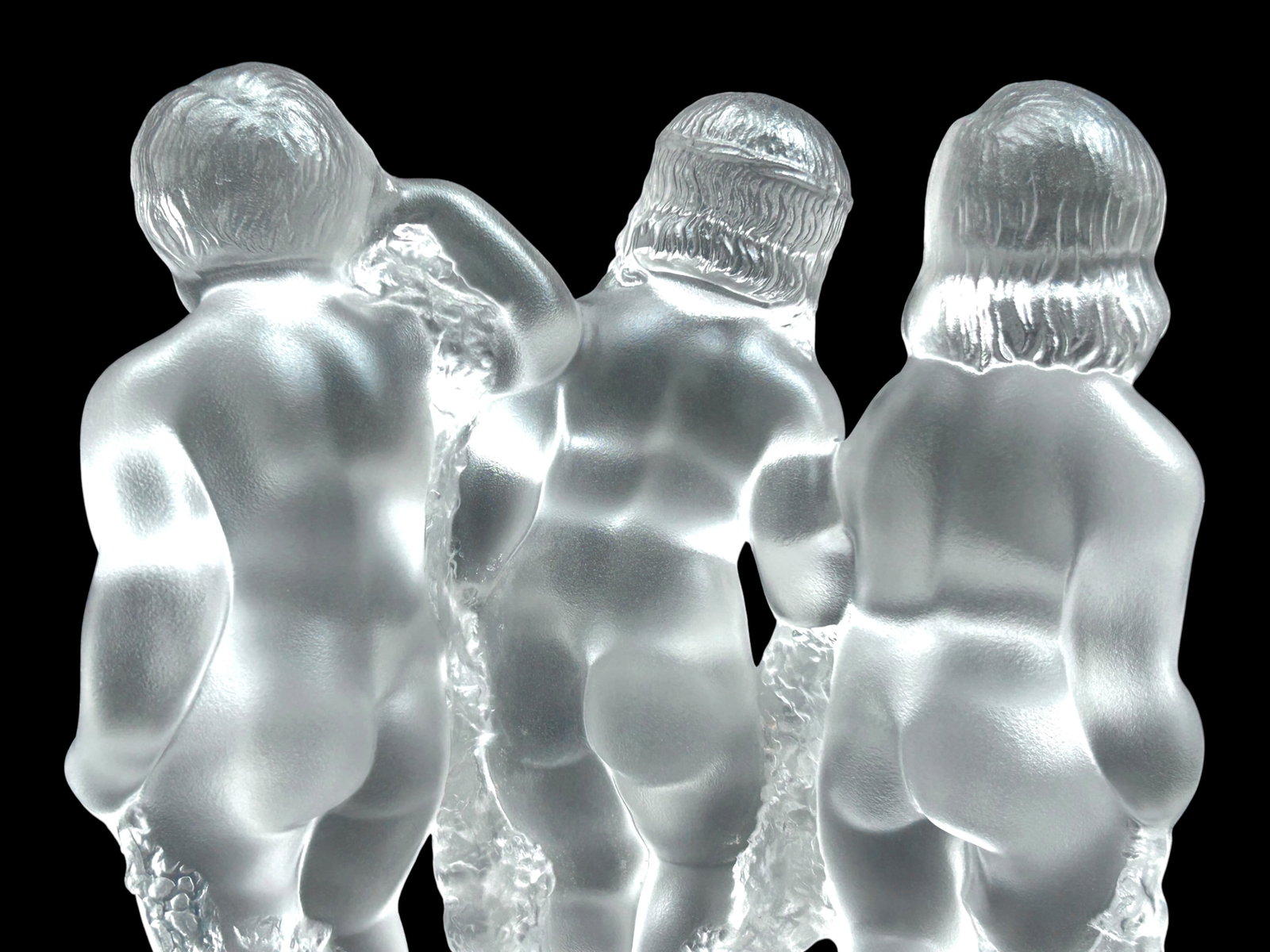 Lalique France "Luxembourg" Frosted Sculpture. - 9