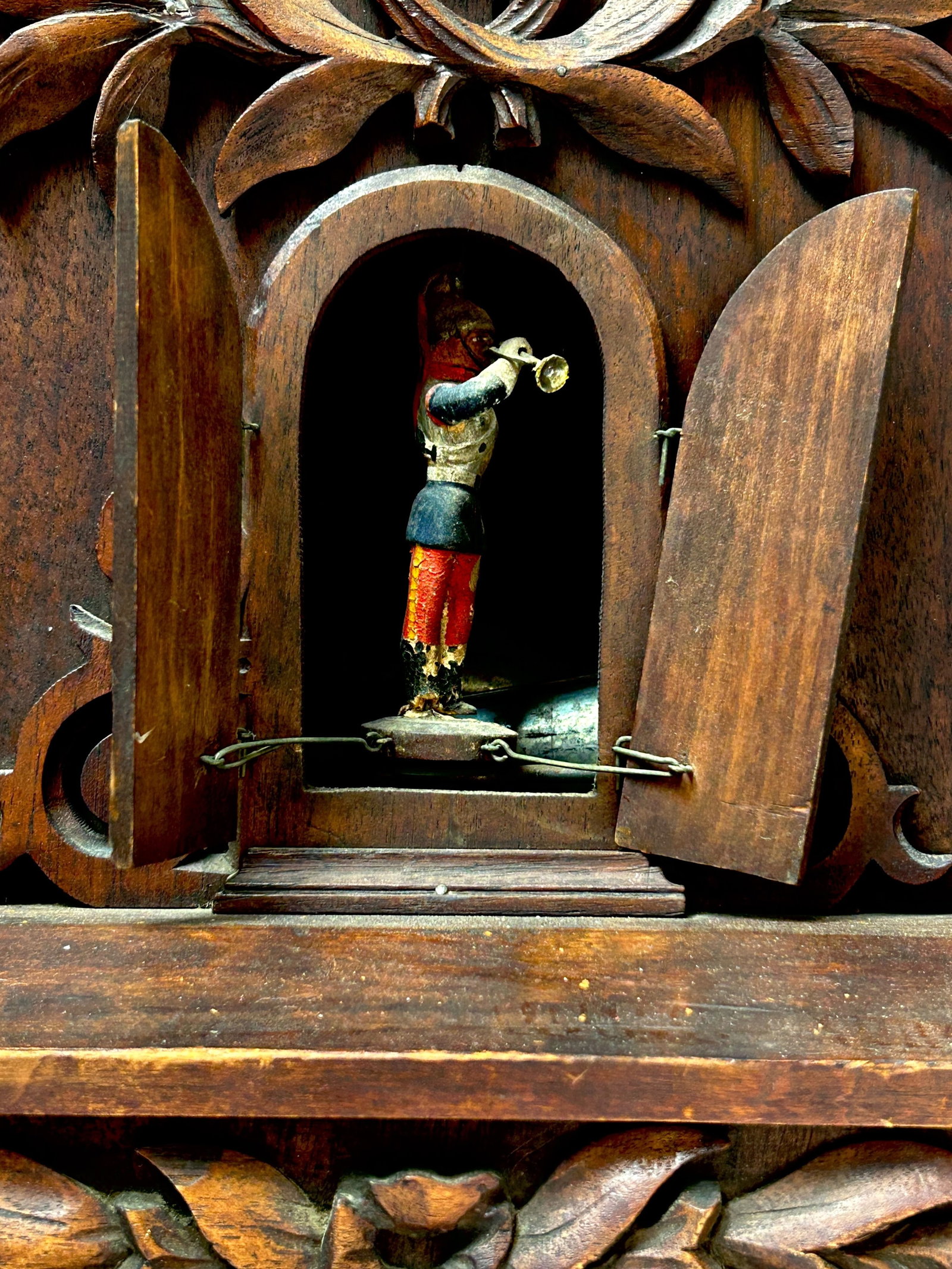 Black Forest Trumpeter Mantel Clock, Gordian. - 2