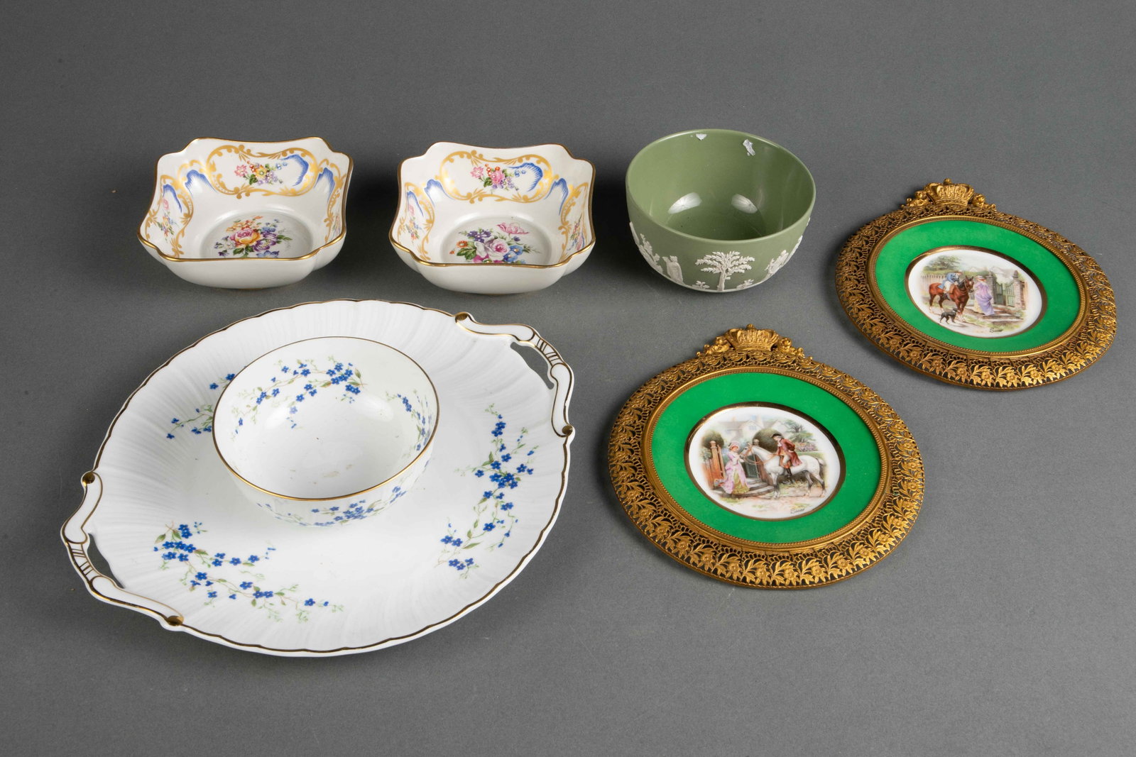 Lot of Varied China - Limoges, Carlsbad, Wedgwood.: This lot consists of 6 pieces. First, there are 2 Carlsbad Czechoslovakia hand painted 5 3/8" portrait plates with a green rim and gild details. The Victorian style portraits are signed Soire. The pla