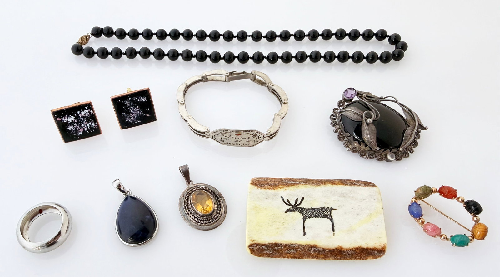Jewelry - 925, G.F., Onyx, Art Nouveau Style.: The lot contains 9 pieces of jewelry. There is an onyx bead necklace with a sterling silver clasp, a sterling and citrine stone pendant, a large onyx, amethyst and quartz Art Nouveau style brooch, a p