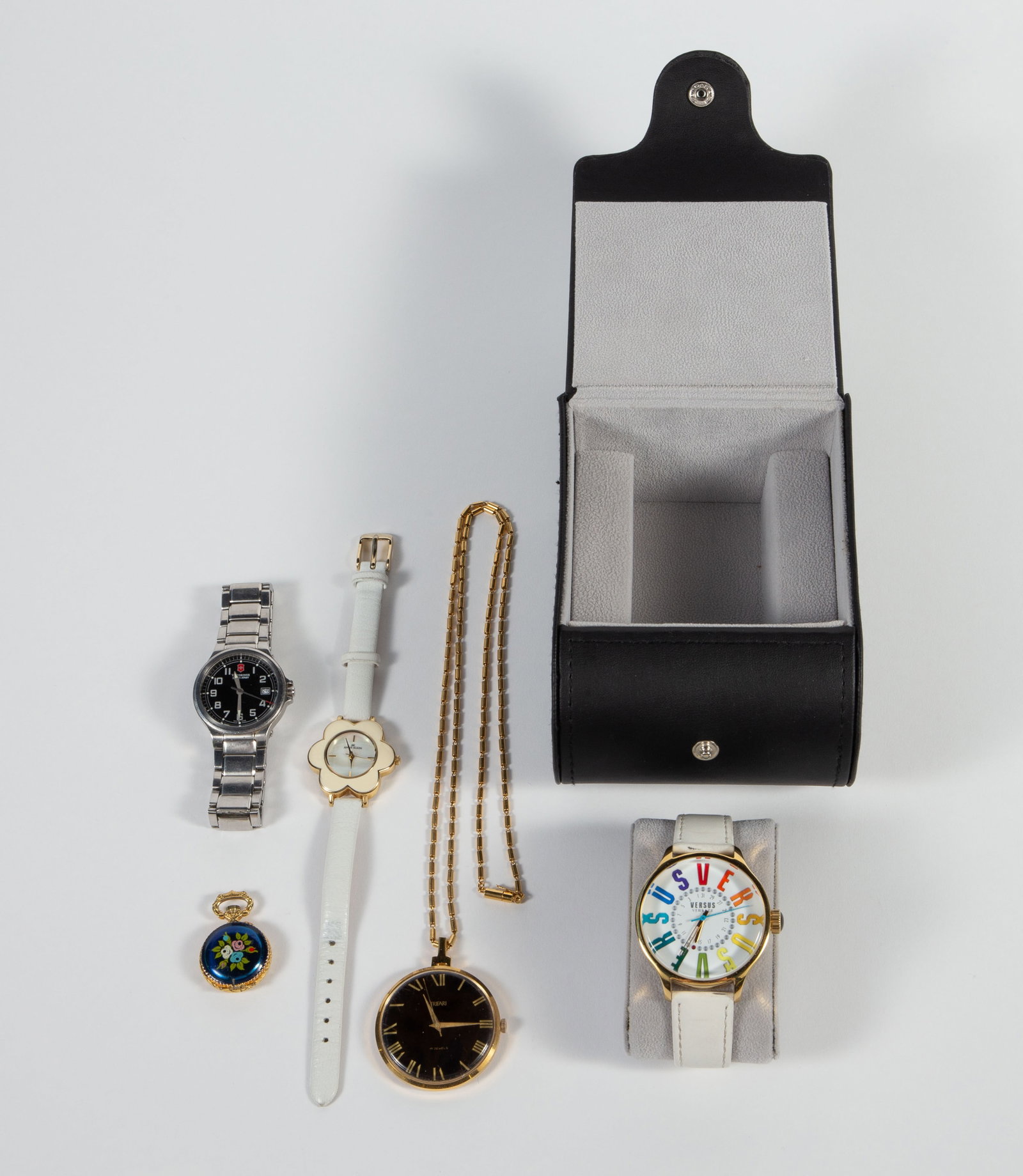 Lot of Watches - Versace Versus, Trifari Pendant: The lot contains 5 watches. Among these, there is a Trifari 17 jewel pendant watch with a 1 3/4" bezel and a 27 1/2" long chain, and a Flaminia 17 jewel enameled pendant watch. It ticks. Next, there i