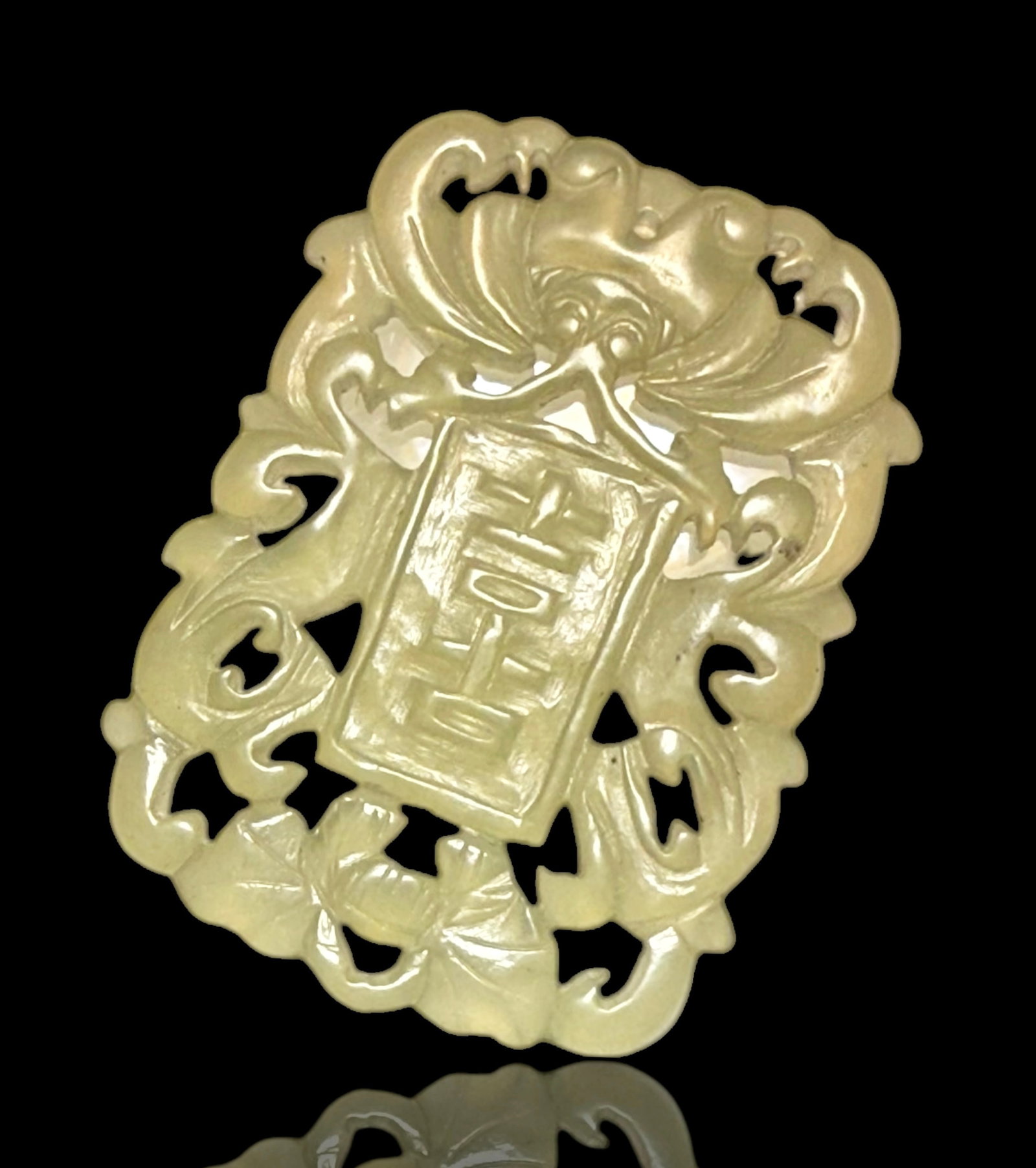 Antique Chinese Carved Nephrite Jade Pendant. (1 of 2)