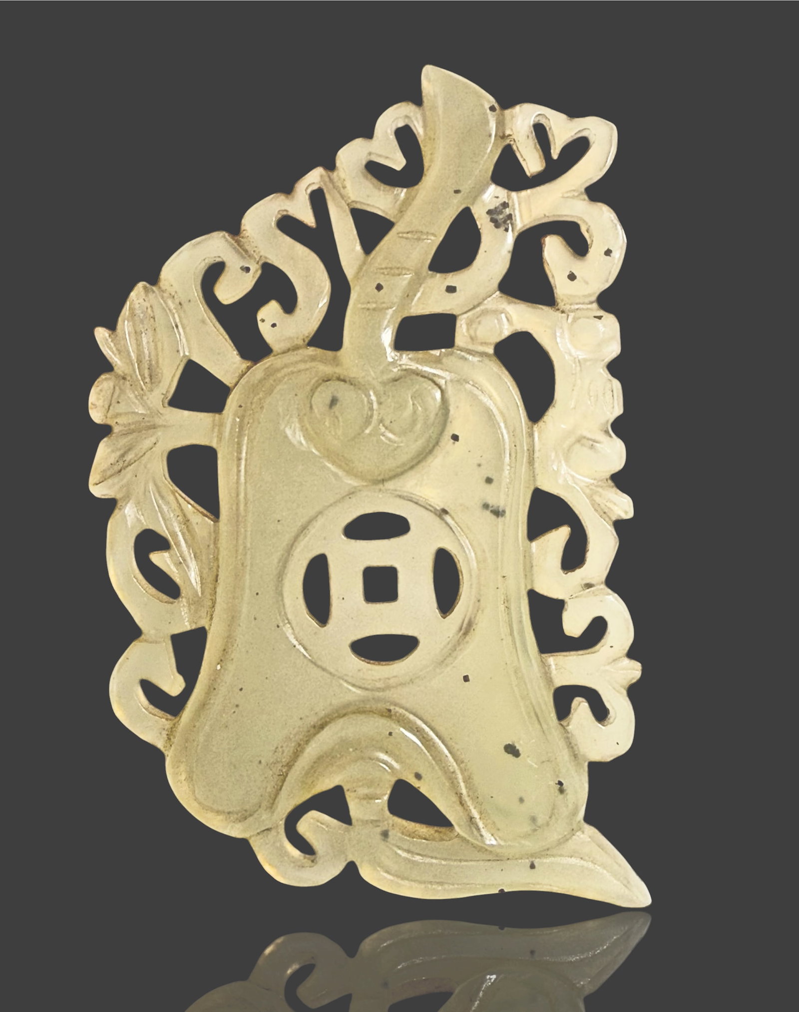 Antique Chinese Carved Nephrite Jade Pendant. (1 of 2)