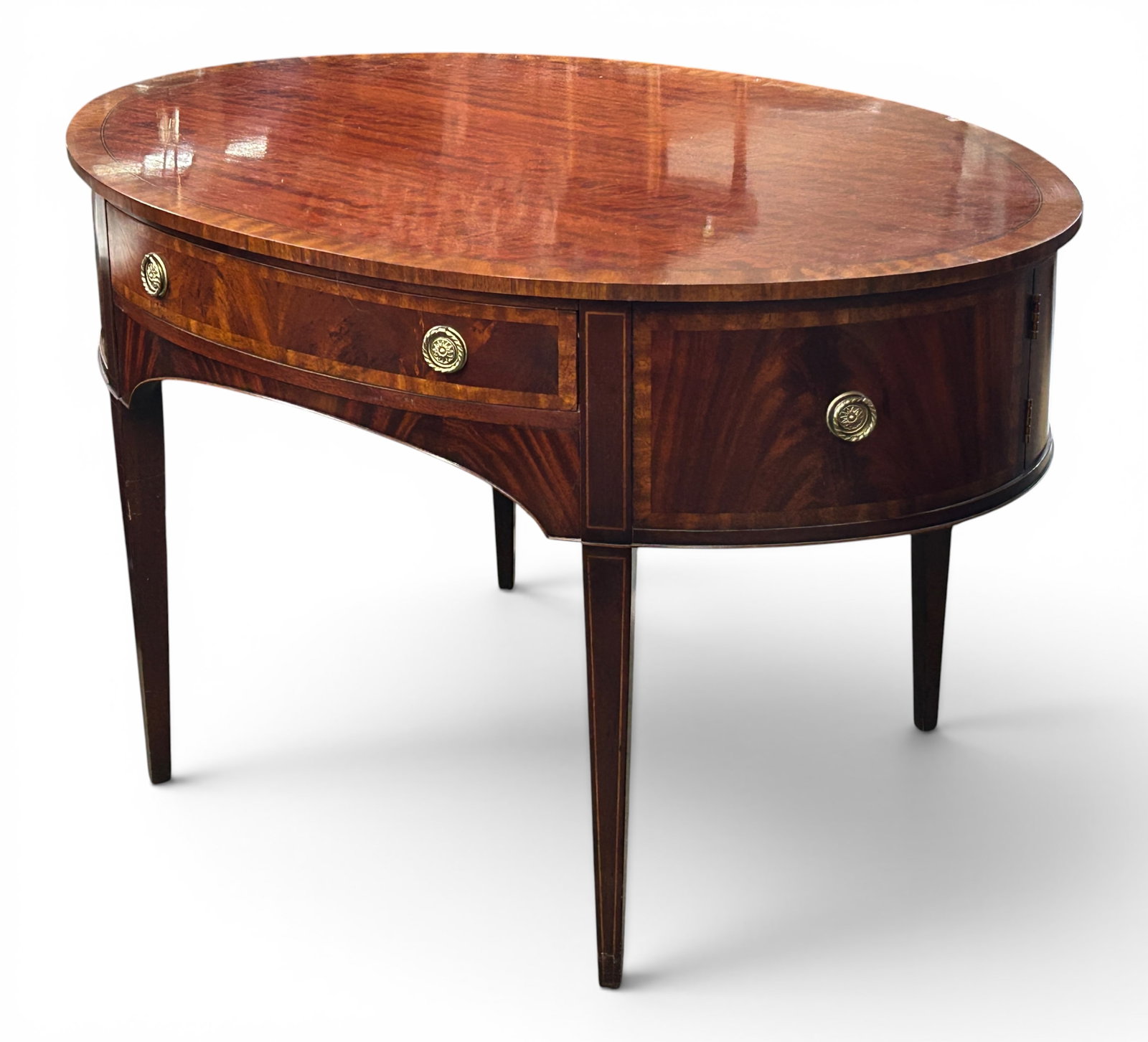 Henredon Oval Flame Mahogany Center Table. (1 of 18)