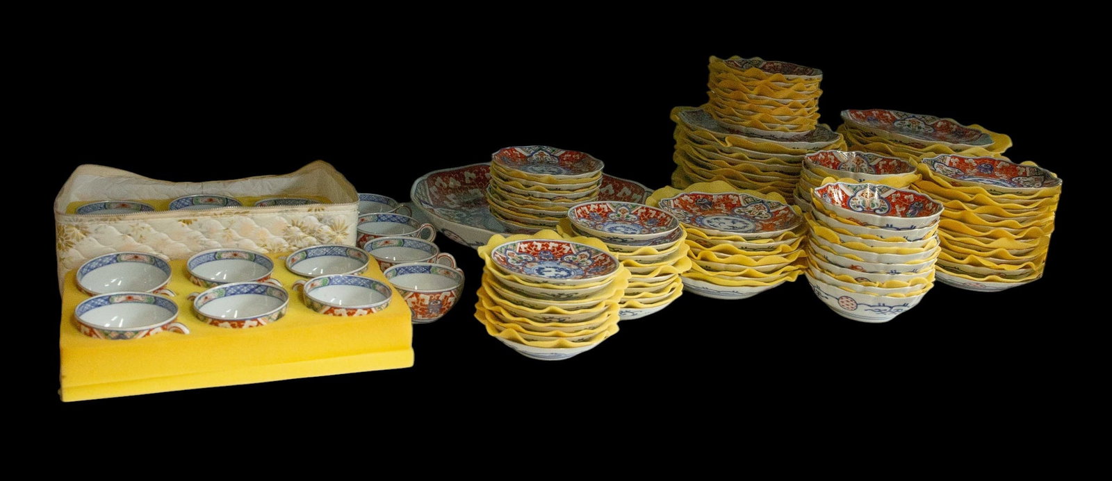 87 Pc. Fuki Choshun Imari Arita Japan Dinner Set. (1 of 9)