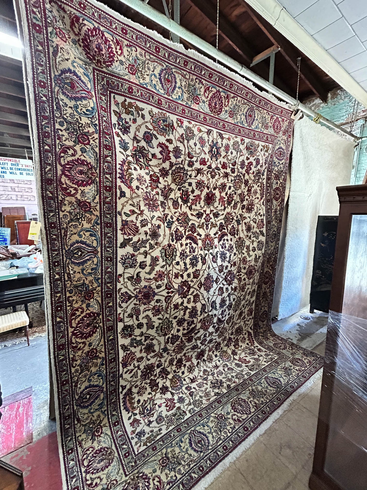 9' 11" x 13' 3" Isfahan Pattern Hand-Knotted Rug. (1 of 4)