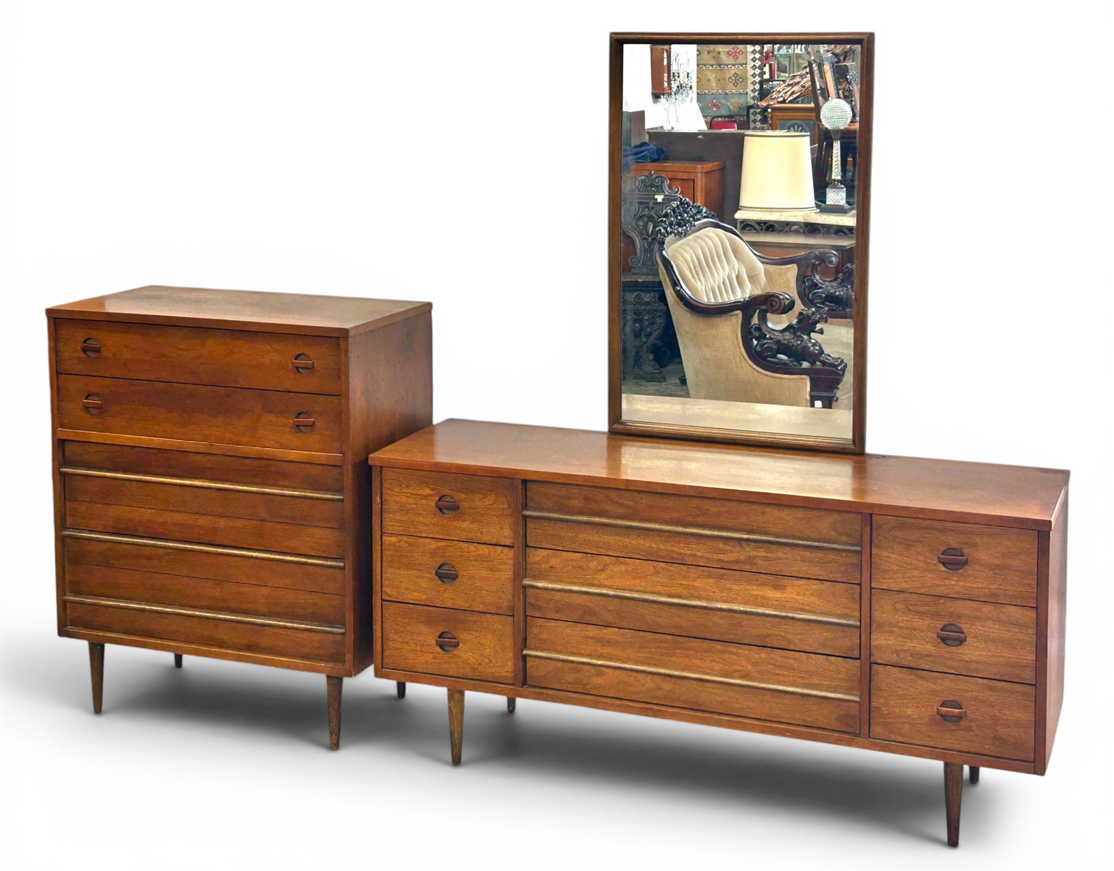 Bassett Mid Century Modern Dresser & Chest. (1 of 14)