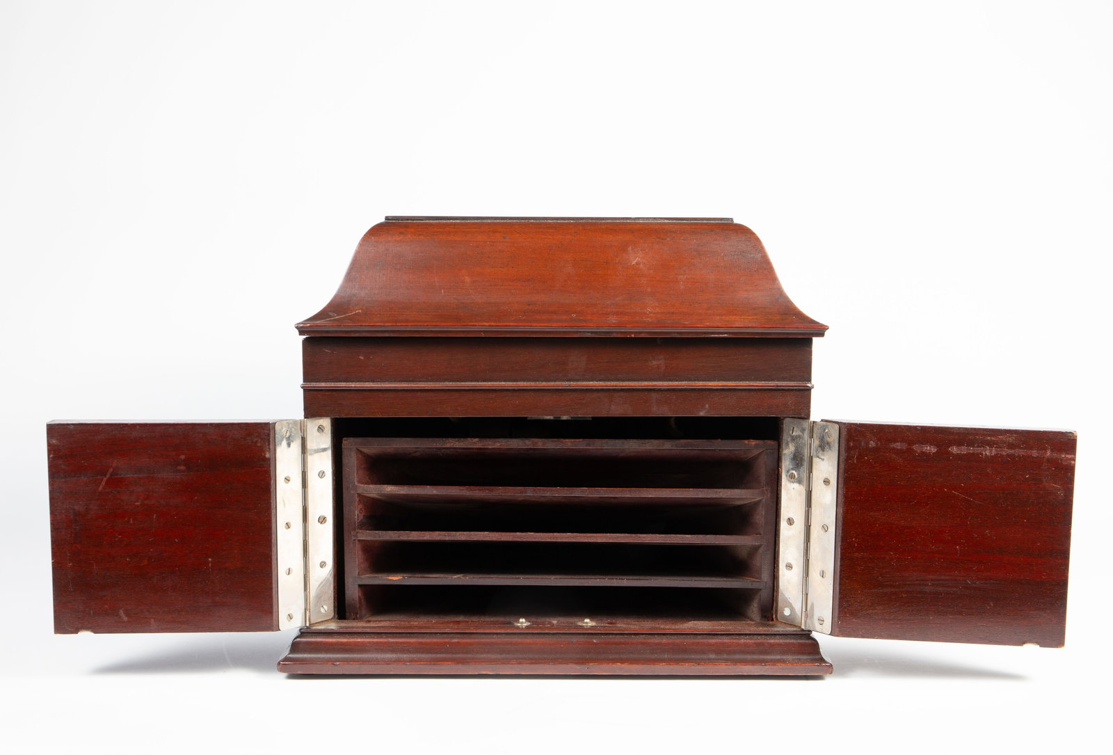Victrola Table Top Phonograph in Case. - 4