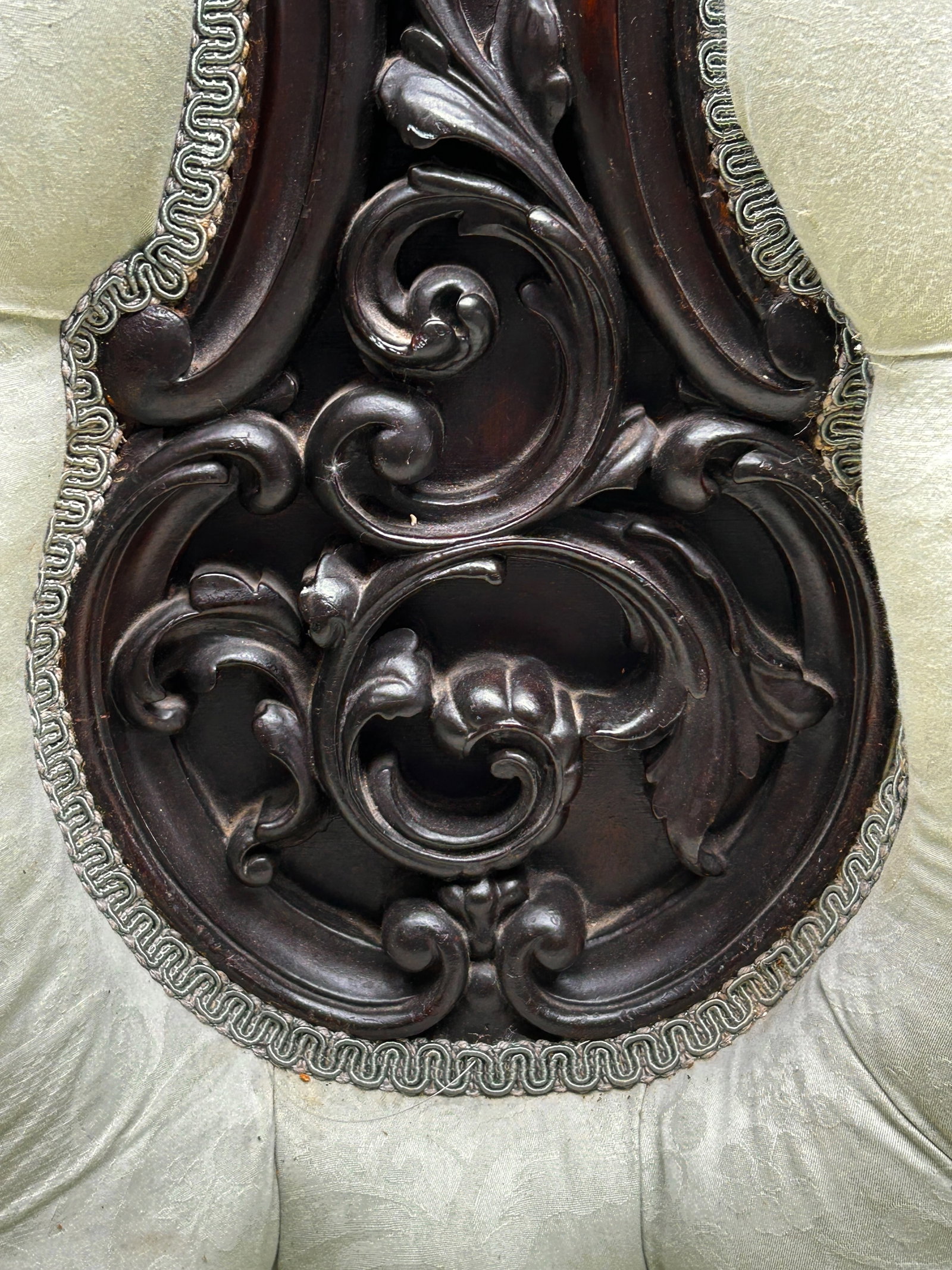Antique Carved Victorian Settee. - 4