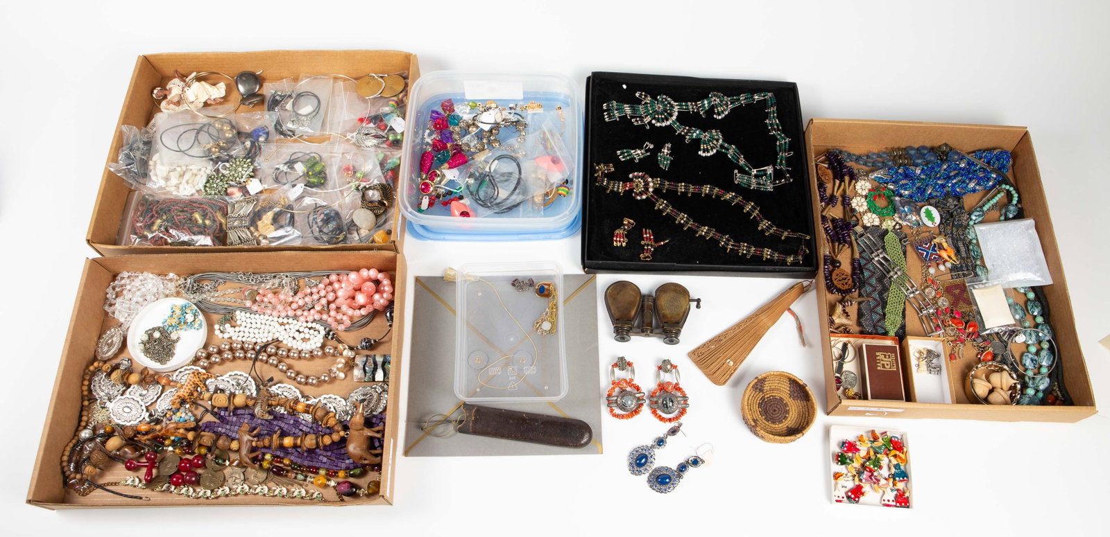 Lot Mostly Costume Jewelry Inc. Cini, De Passille. (1 of 11)