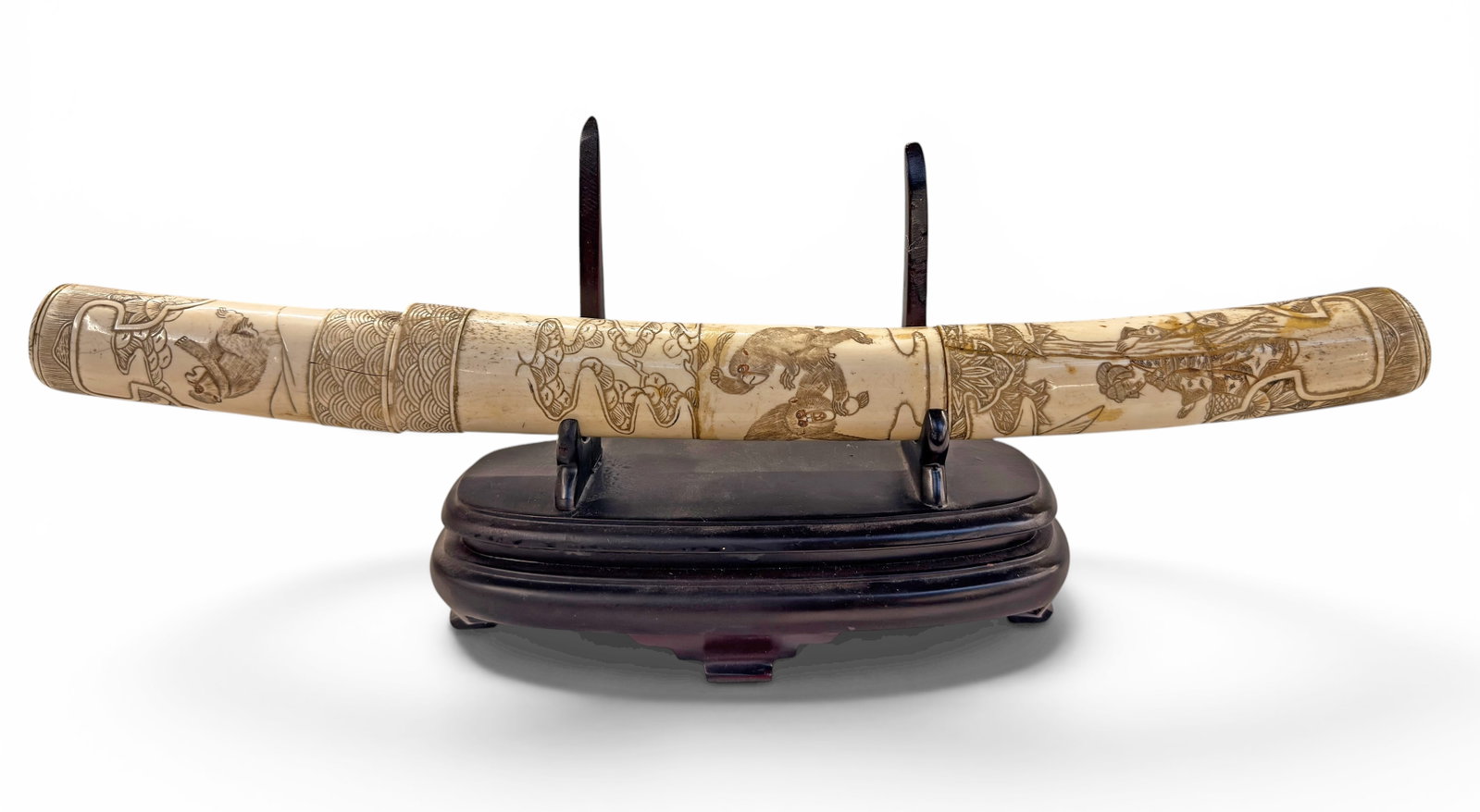 Signed Antique Japanese Carved Bone Tanto Knife. (1 of 13)