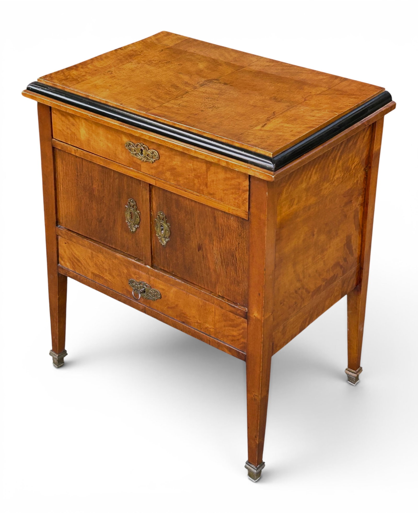 Antique Maple Chest. (1 of 10)