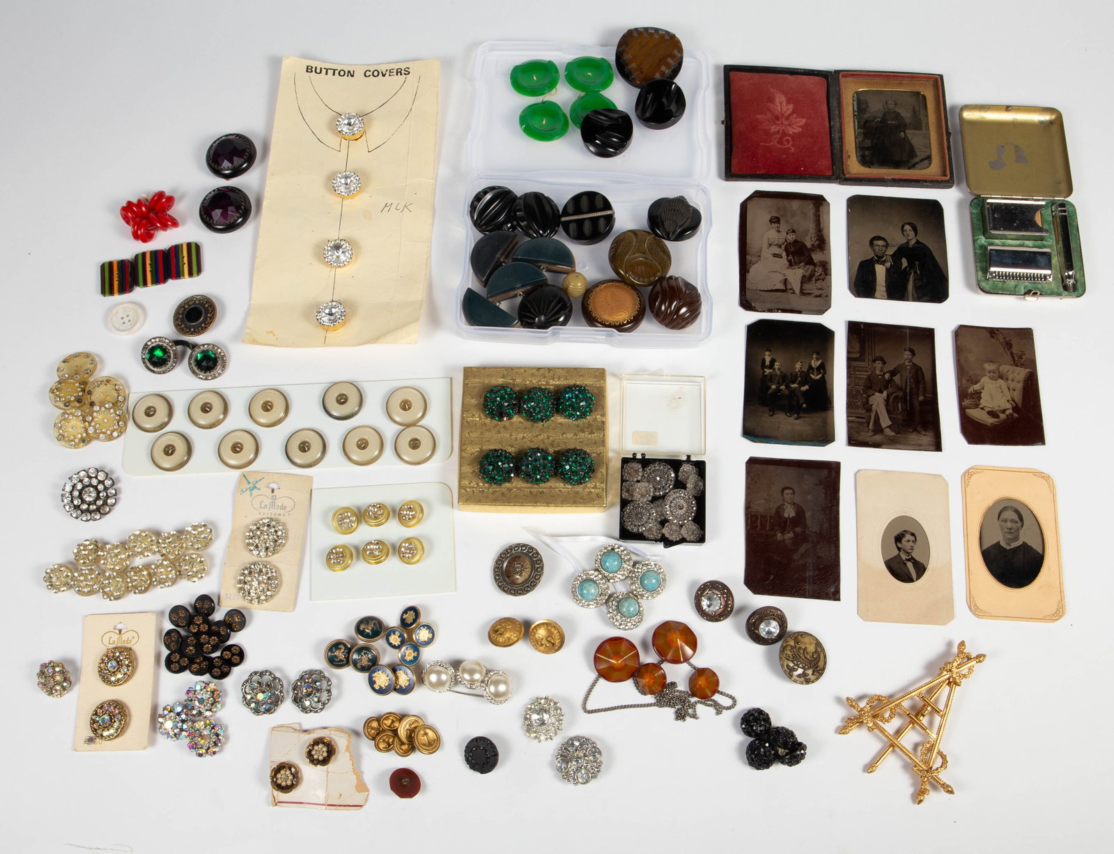 Lot Vintage Bakelite Buttons, Tintype Photos, Etc (1 of 13)