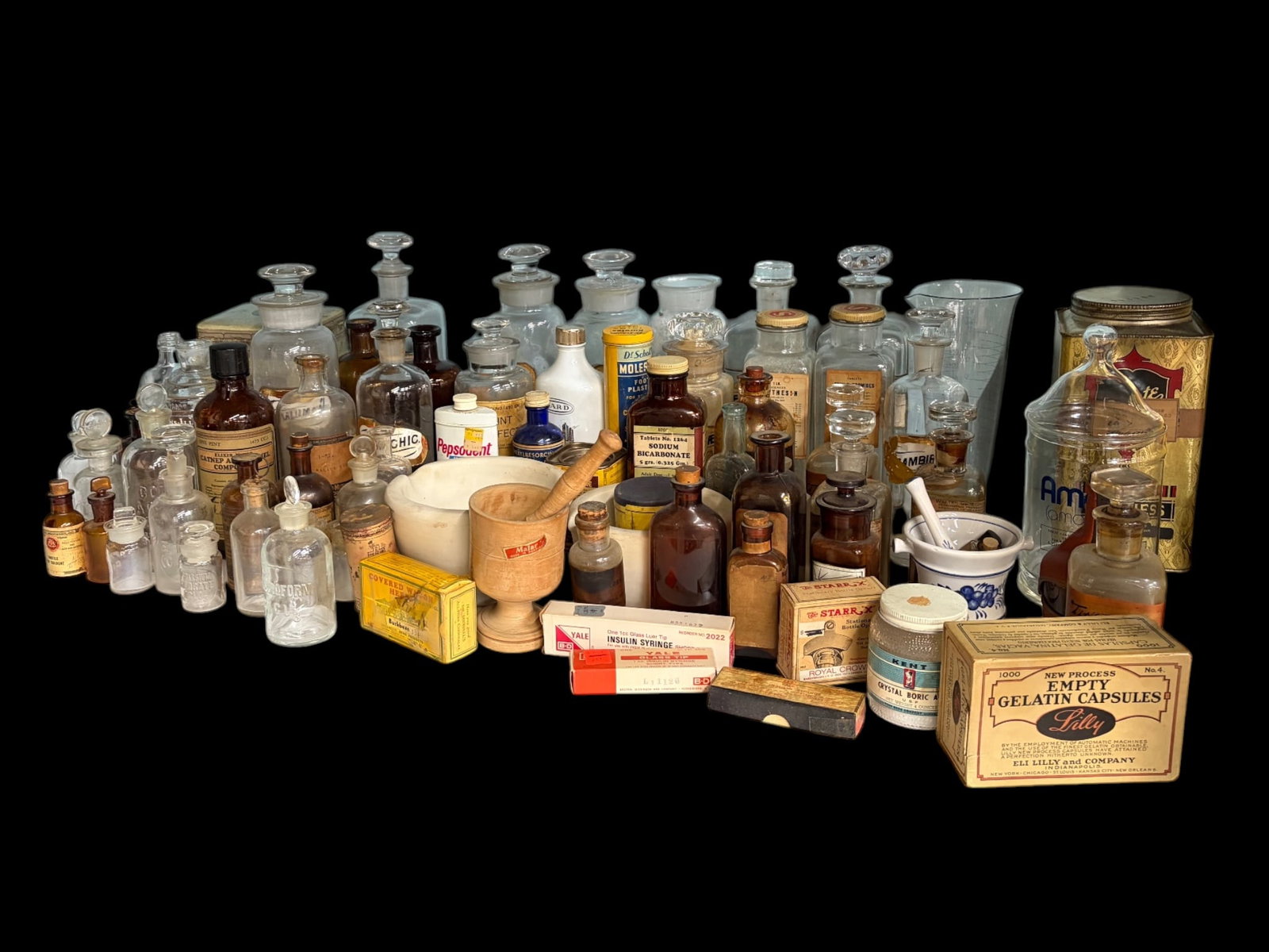Lot of Vintage & Antique Apothecary Bottles. (1 of 5)
