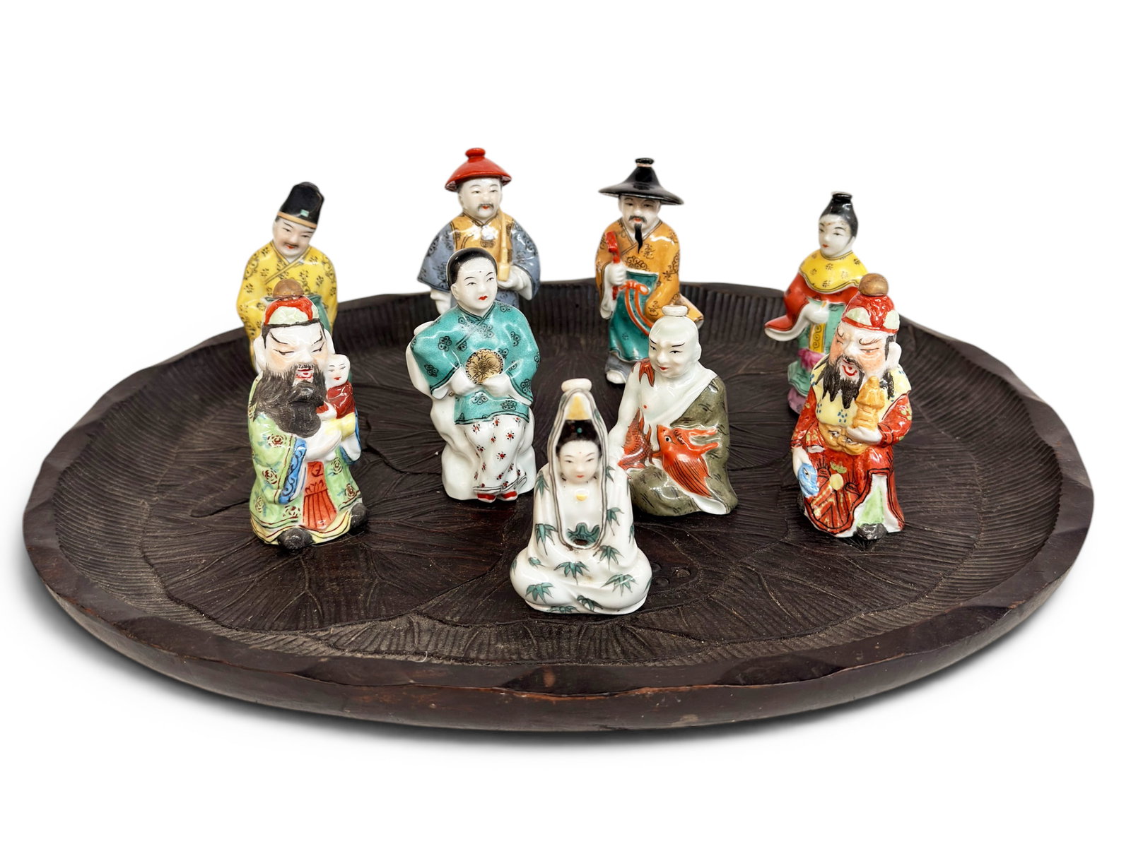 9 Chinese Famille Rose Snuff Bottles & Carved Tray: The lot contains 10 items. There are nine early 20th century signed famille rose porcelain figural snuff bottles, and a wood tray with a lotus flower carving. The shortest bottle measures 2 1/2" tall,