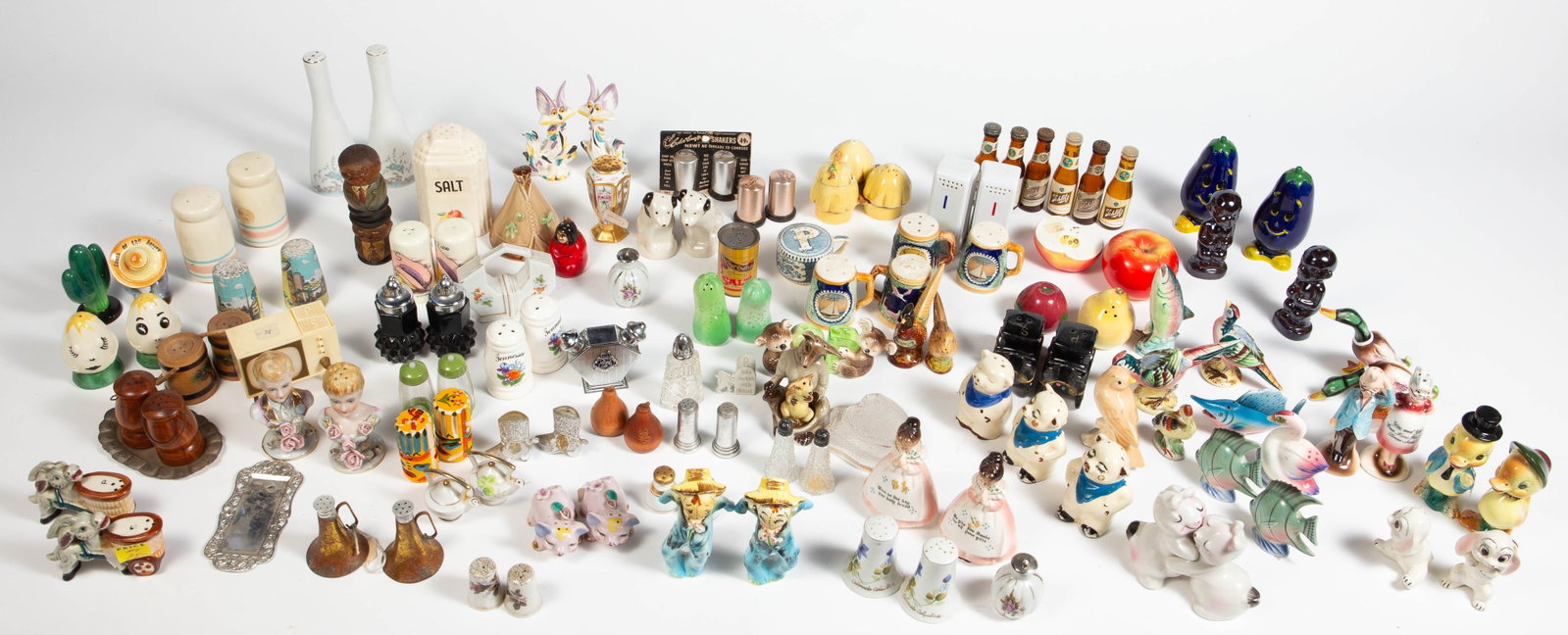 Huge Lot of Mostly Vintage Salt & Pepper Shakers. (1 of 20)