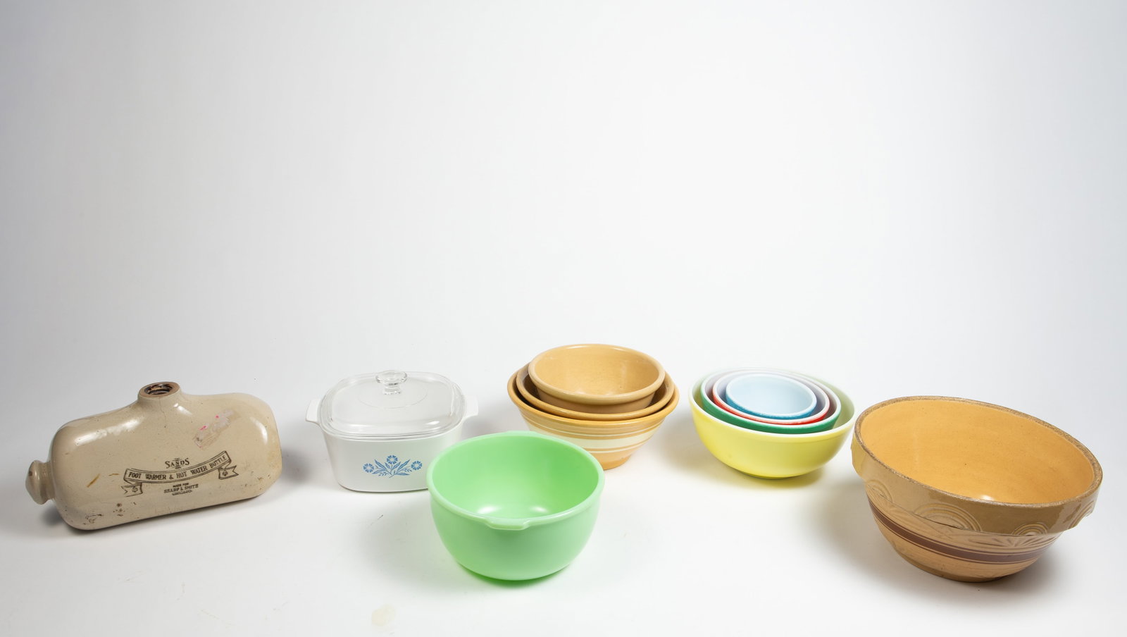 Lot: Vintage Kitchen Bowls, Casserole Dish, etc. (1 of 9)