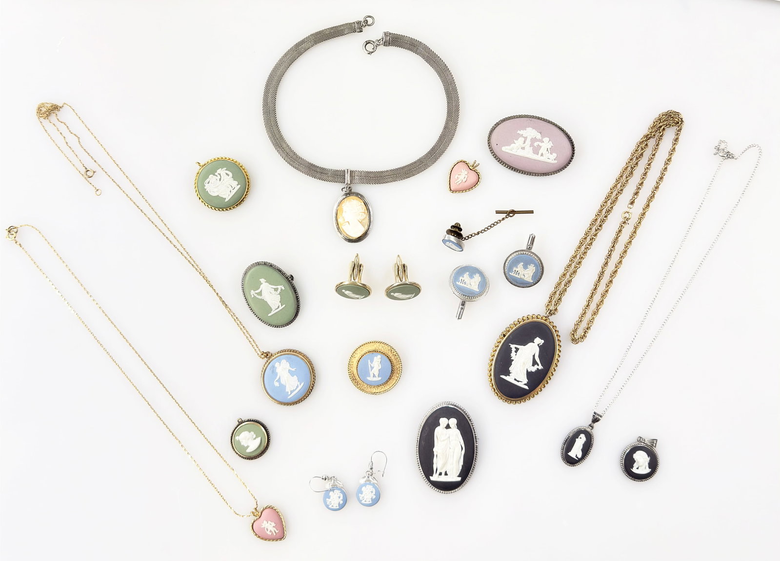Lot of Wedgwood Cameo Jewelry & Carved Cameo 925.: The lot contains 17 pieces of jewelry. Sixteen of the pieces hold Wedgwood jasperware, and one of them is a Victorian sterling silver mesh choker with a carved cameo of a woman's profile. The jasperwa