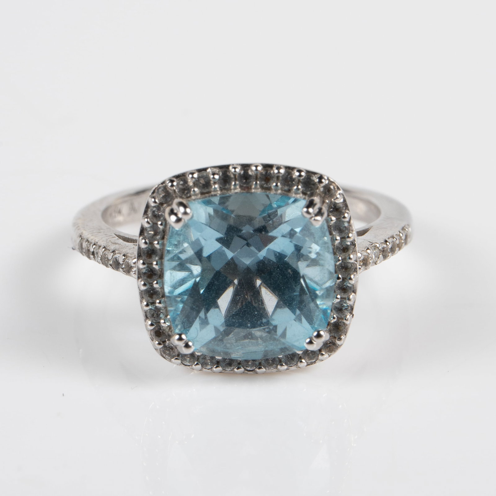 14K White Gold Ring w/ Blue Topaz. (1 of 6)