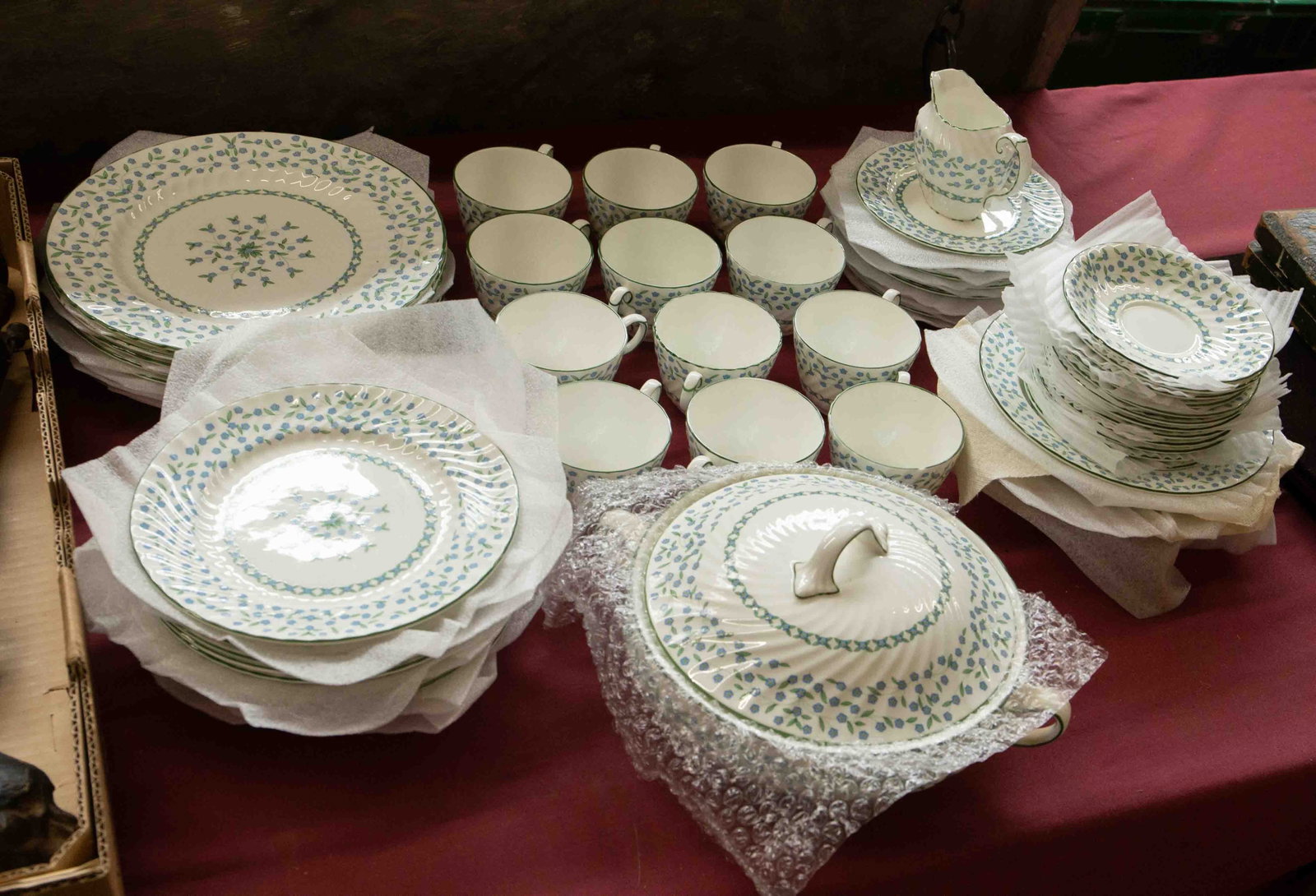 Aynsley "Forget Me Not" China Dinner Service. (1 of 6)