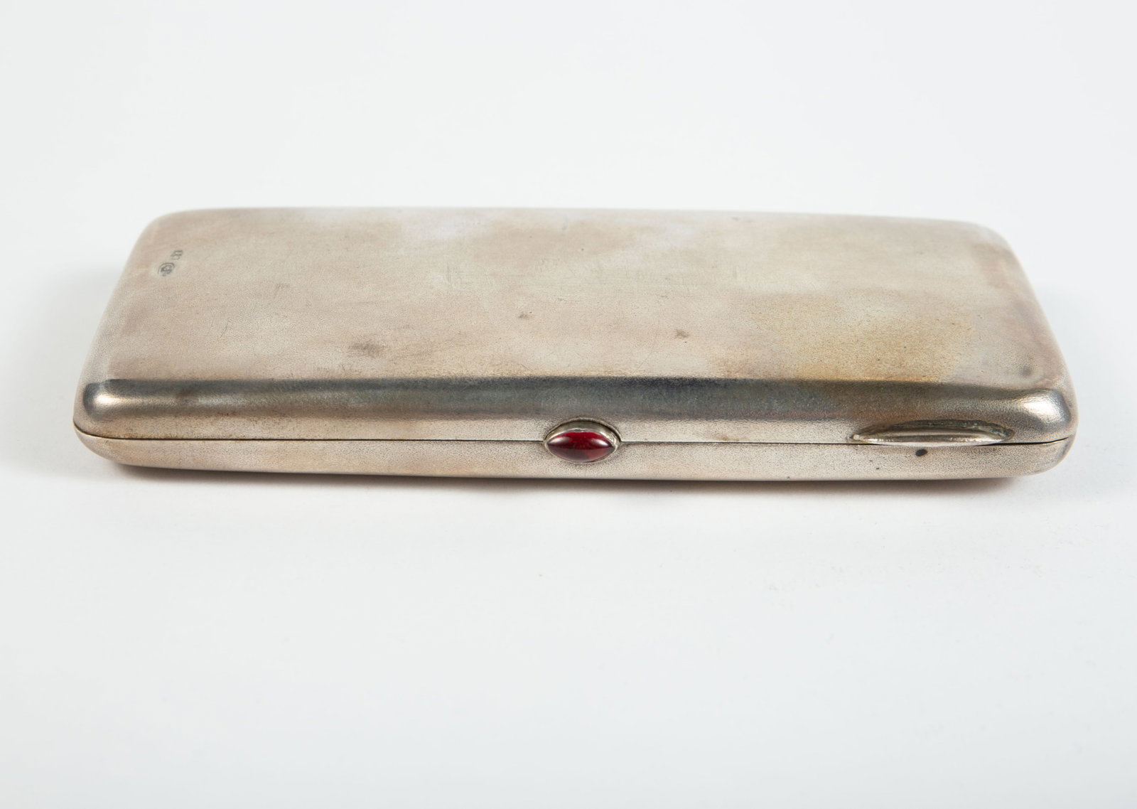 .84 Silver "Gruss Aus Reval" 1913 Hard Wallet.: It appears to have a "BH" maker's mark, along with an 84 stamp (Russian Silver). Overall, it looks to be in good condition. When closed, it measures 4 7/8" x 2 1/2" x 3/8", and weighs 4.50 Troy Ounces