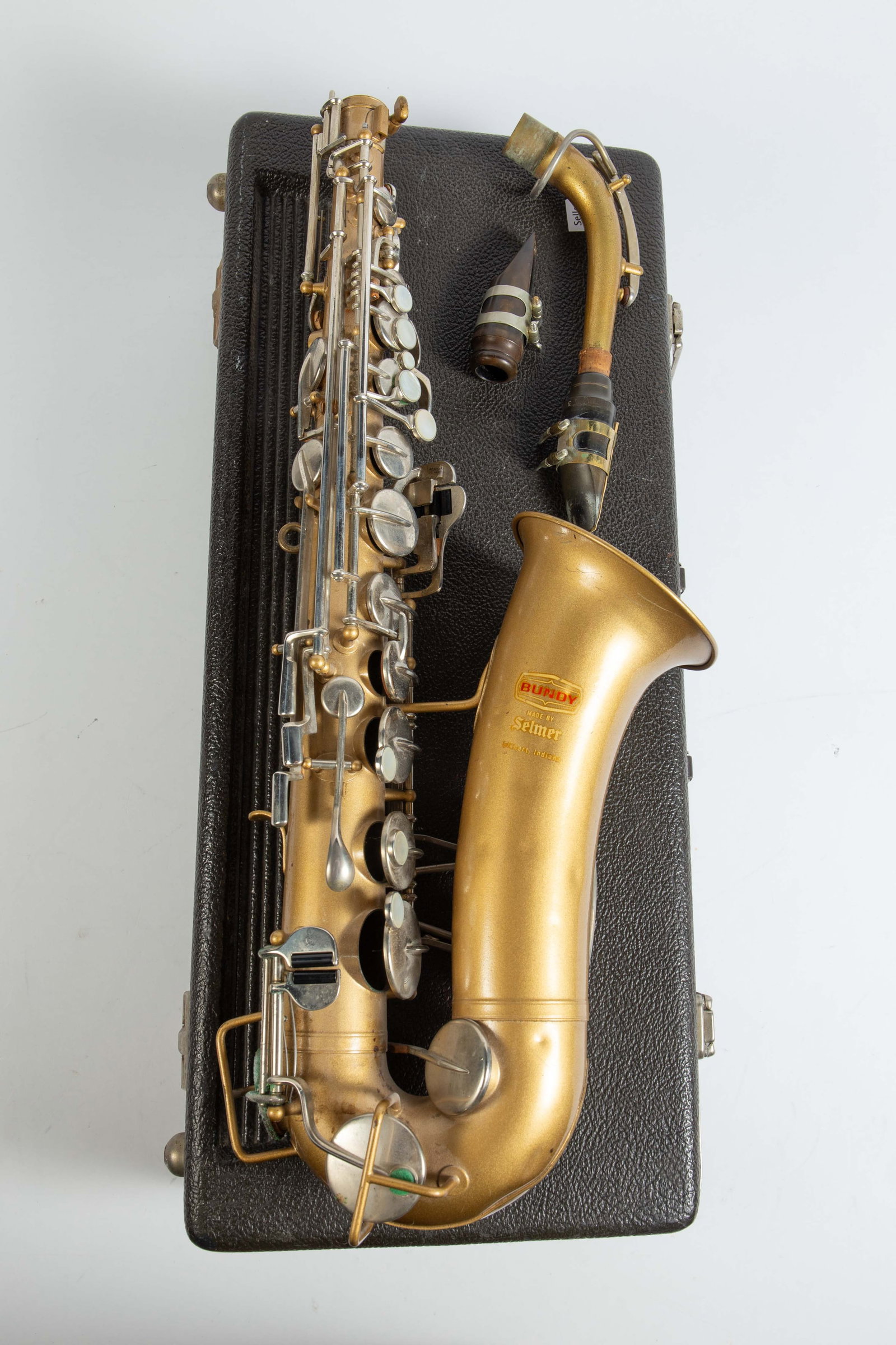 Selmer Bundy Saxophone w/ Case.: This saxophone looks to be on the smaller side. It has not been tested. The number on the back is 571698. The hard case is also included; it is the largest item in the lot, measuring 23 5/8" x 11" x 6