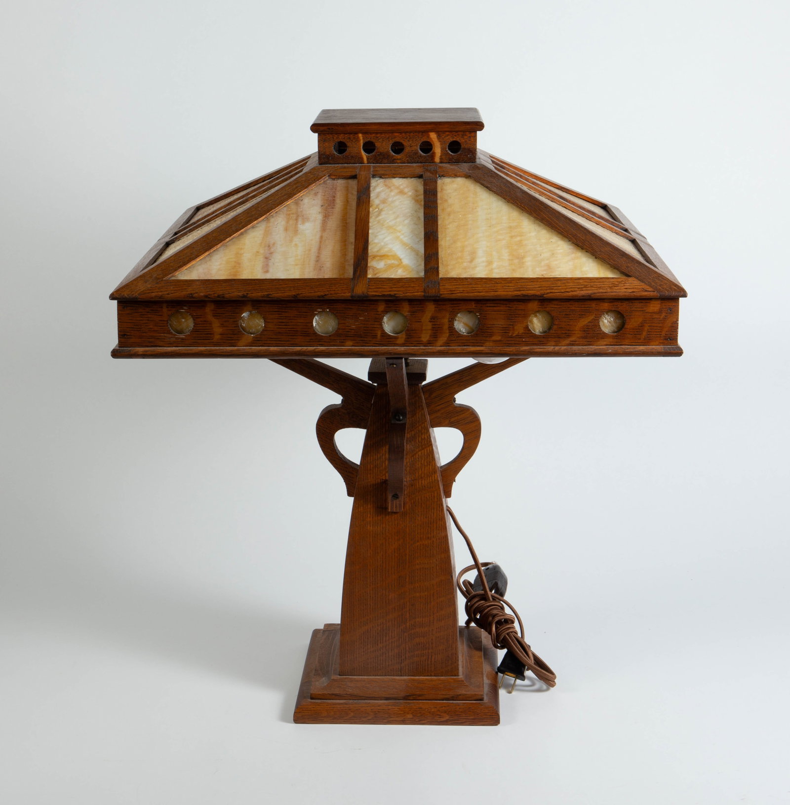 Peterson Art Furniture Co. Pyramid Lamp (Mission). (1 of 5)