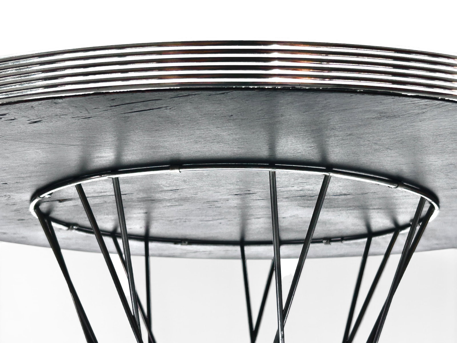 Noguchi Cyclone Round Dining Table. - 11