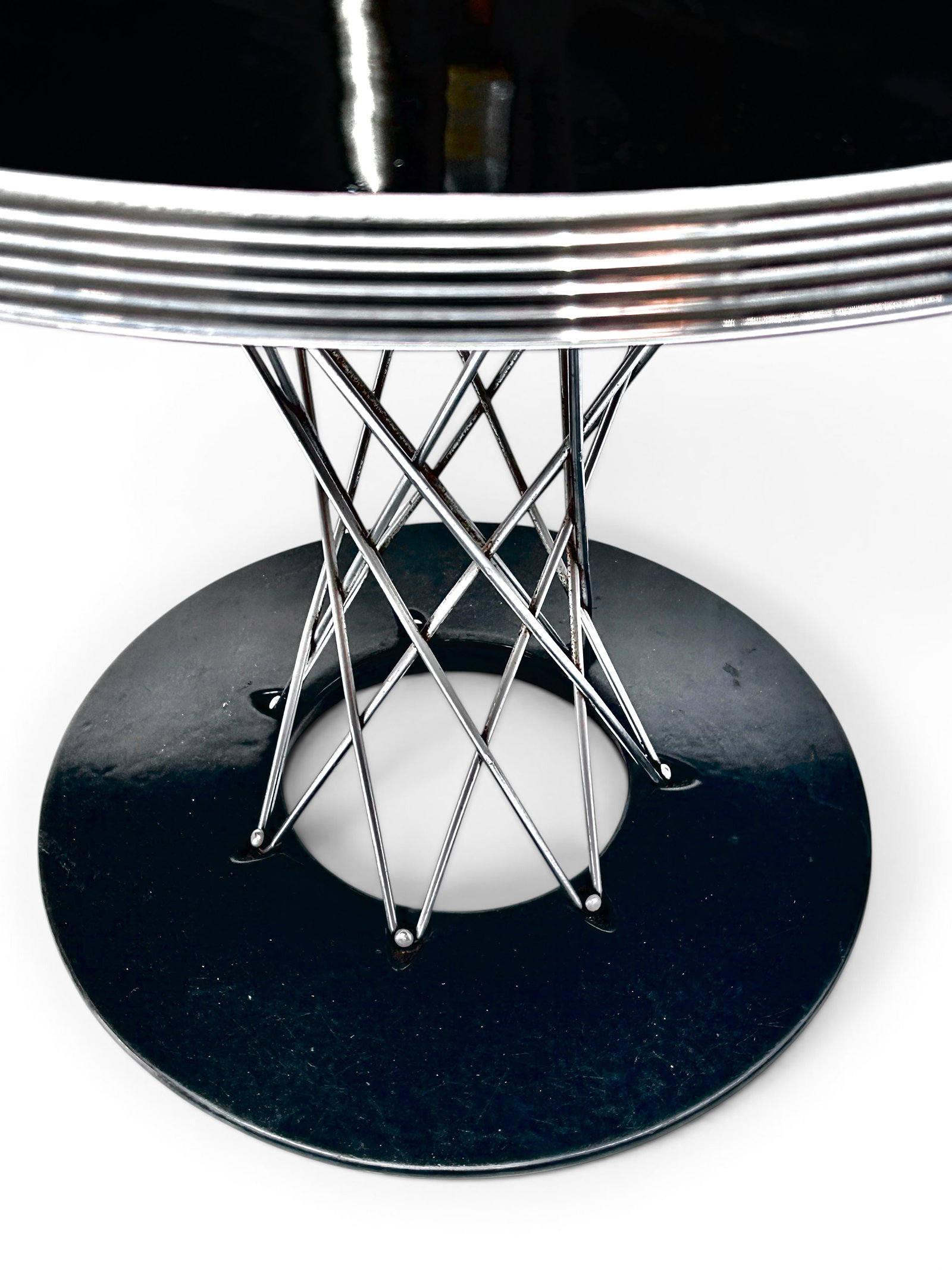 Noguchi Cyclone Round Dining Table. - 13