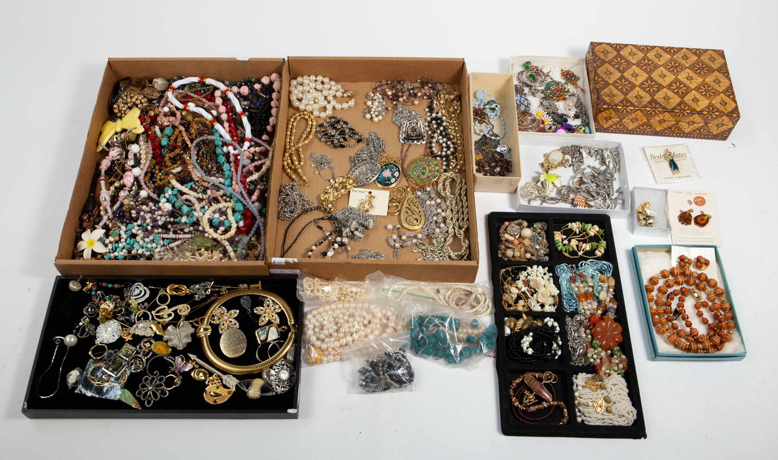 Lot Vtg. Costume Jewelry - Pakula Set, Gemstones.: The lot contains over 170 pieces of jewelry. There are necklaces, bracelets, brooches, earrings, stick pins, and more. Some of the stand out items are a Pakula necklace and earring set like new, a Nap