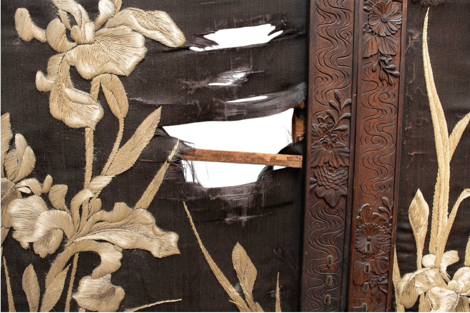 Asian 4-Panel Embroidered Screen w/ Carved Frames. - 3