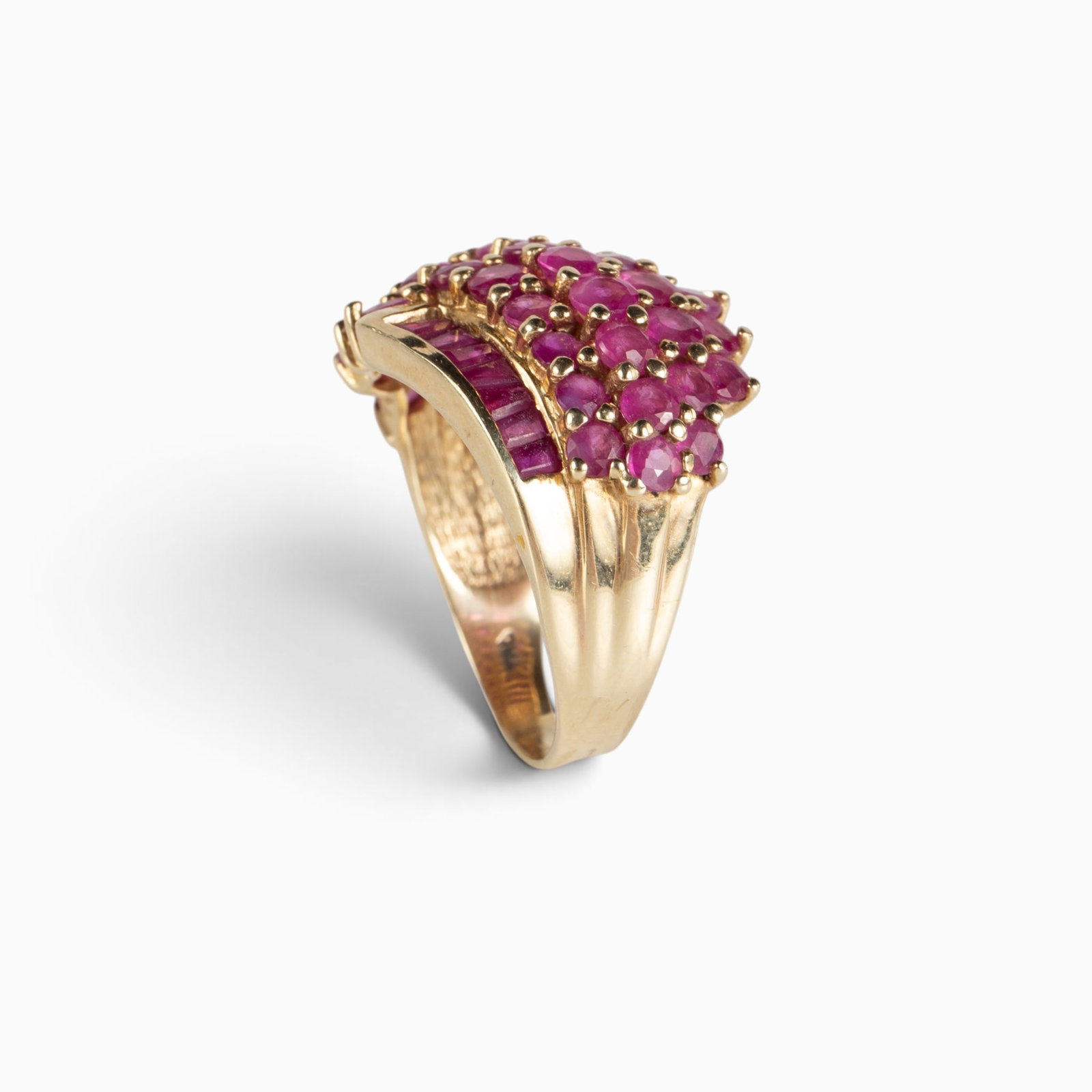 10K Yellow Gold Ruby Cluster Ring. - 3