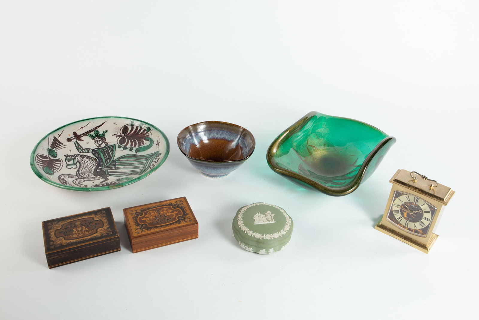 Lot: Wedgwood, Punter Pottery, Howard Miller.: This lot includes a Wedgwood sage green Jasperware trinket box, a Howard Miller desk clock (untested), a Punter pottery charger, a possibly Murano art glass bowl, and more. Overall, the lot looks to