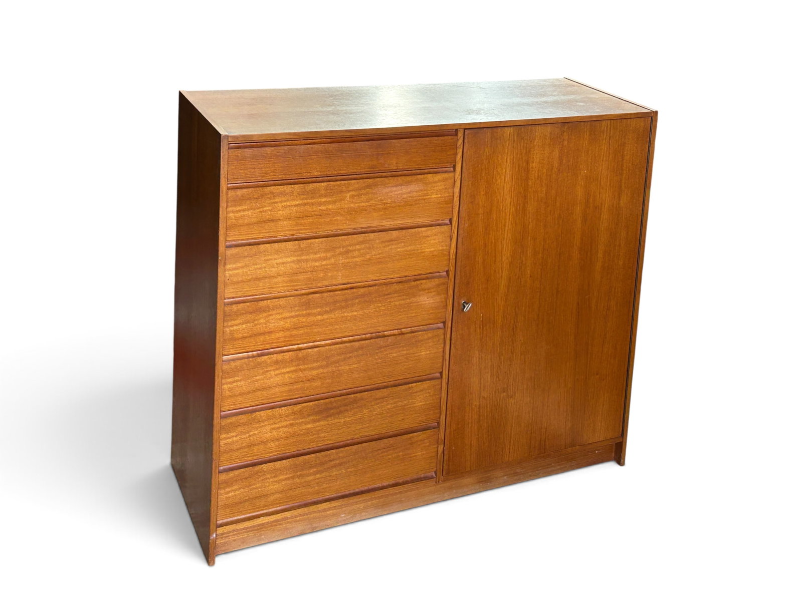 Danish Modern Teak Gentleman's Chest. (1 of 17)