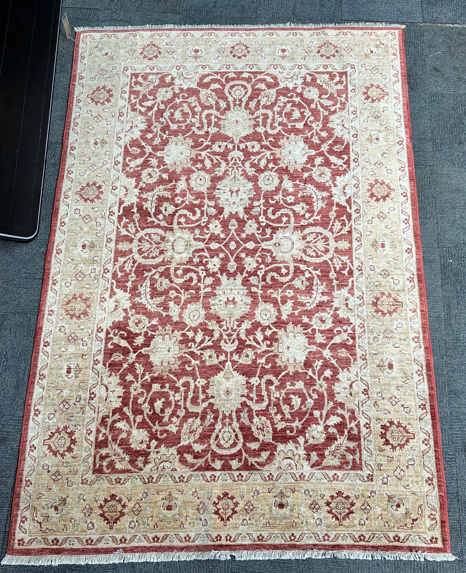 6' x 8' 11" Mahal Rug. (1 of 4)
